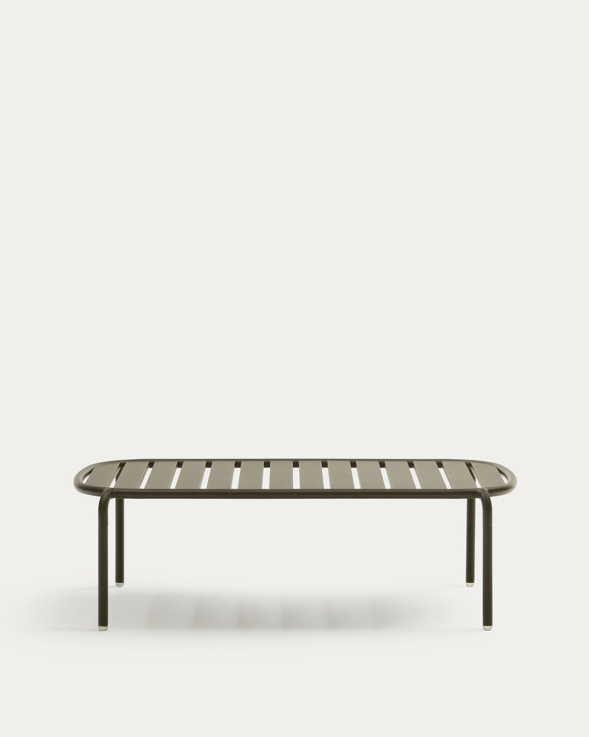 Gartencouchtisch Joncols aus Aluminium mit Finish in Grün Ø 110 x 62 cm in Grün präsentiert im Onlineshop von KAQTU Design AG. Loungetisch ist von Kave Home