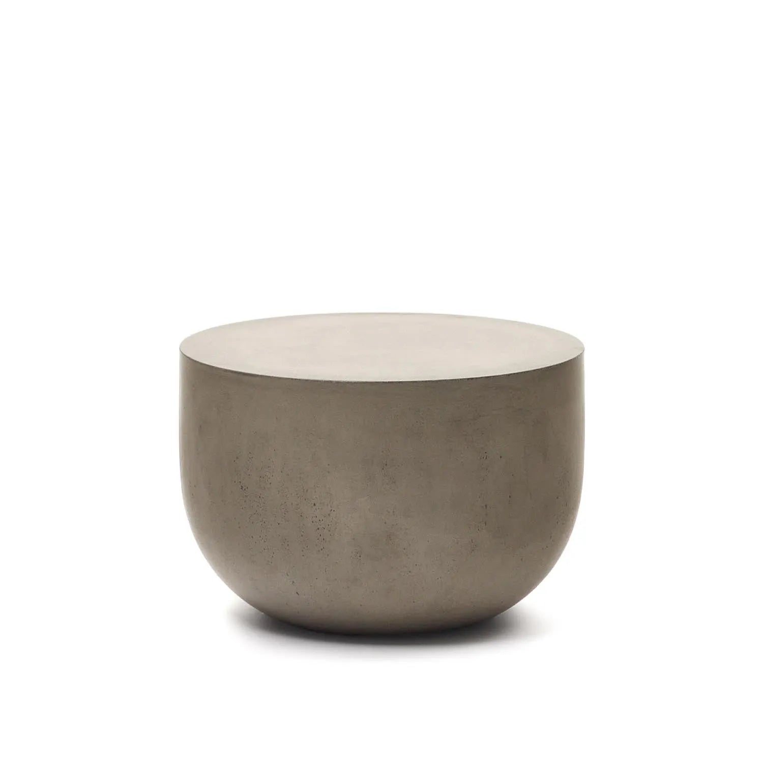 Garbet Couchtisch: Minimalistisches Design aus Zement, Ø 60 cm. Vielseitig, langlebig, für Innen- und Außenbereich geeignet.
