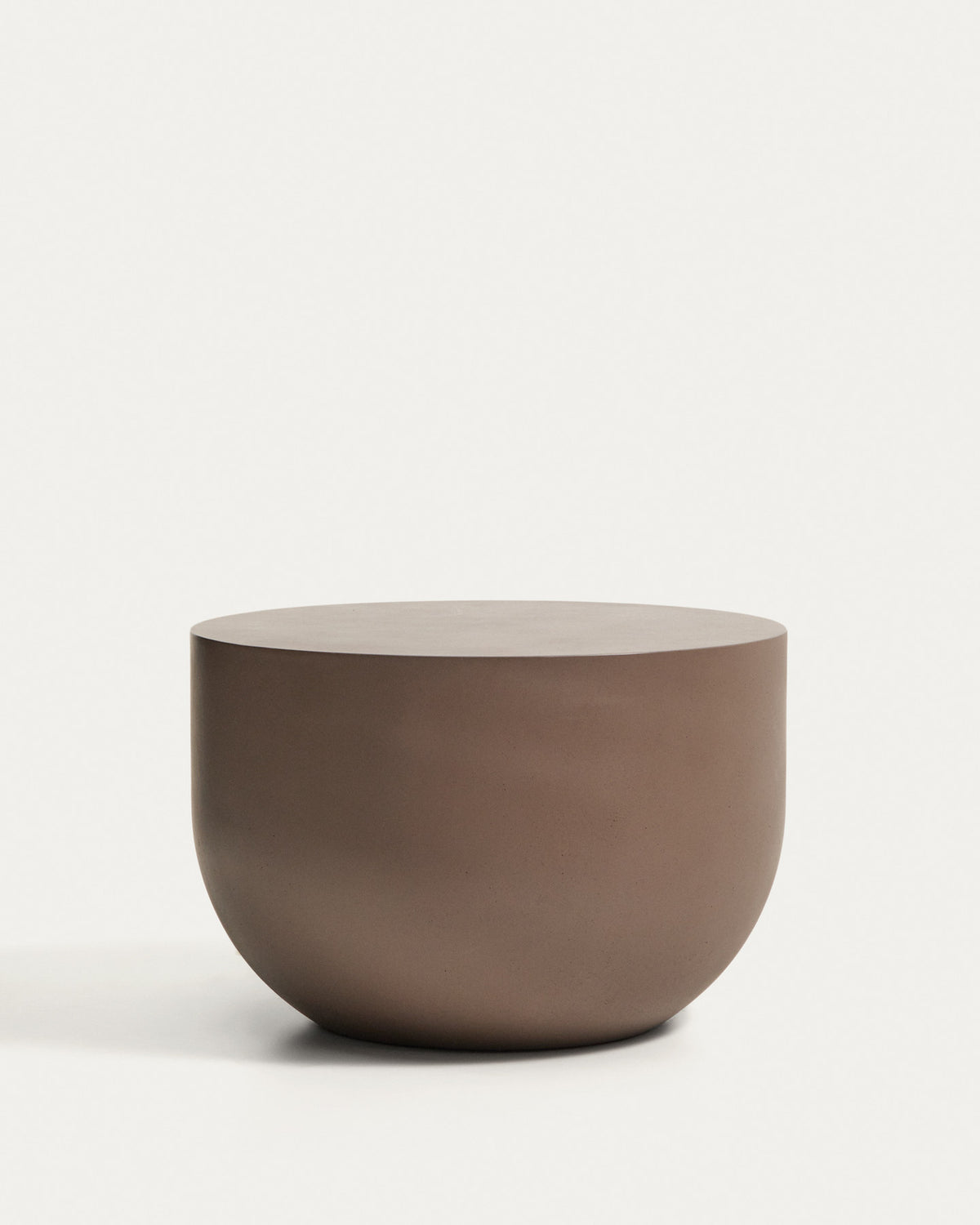Runder Couchtisch Garbet aus braunem Zement, Ø 60 cm in Braun, Dunkelbraun präsentiert im Onlineshop von KAQTU Design AG. Loungetisch ist von Kave Home