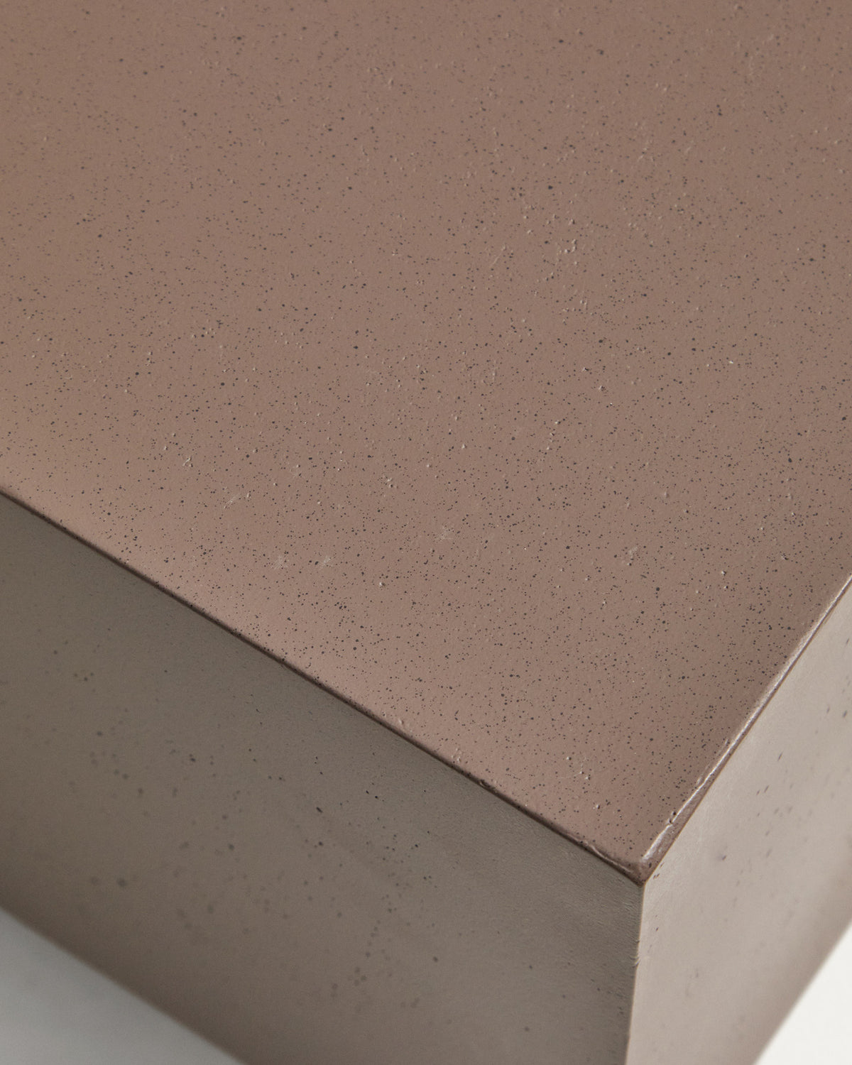 Couchtisch Rustella aus braunem Zement, 80 x 60 cm in Braun, Dunkelbraun präsentiert im Onlineshop von KAQTU Design AG. Loungetisch ist von Kave Home