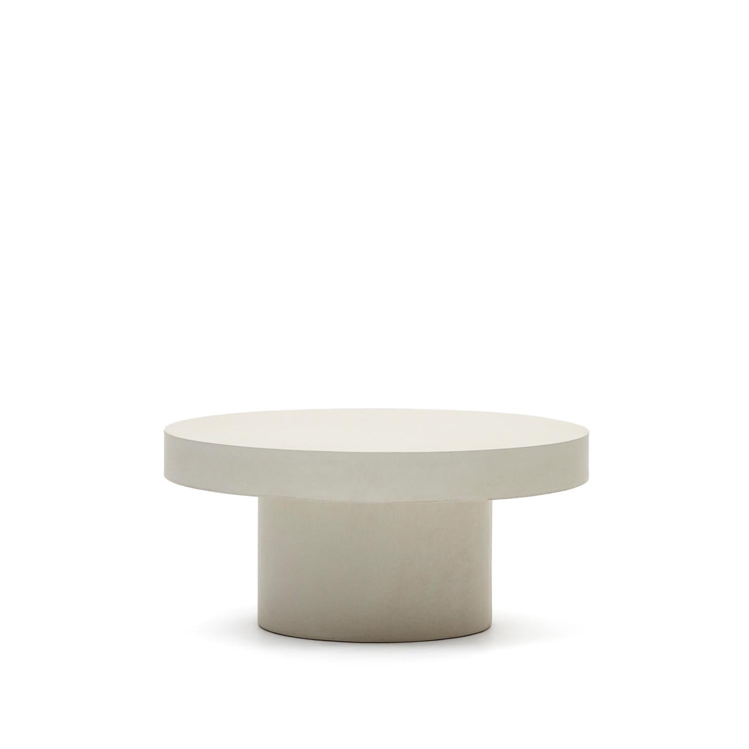 Eleganter, runder Couchtisch aus weißem Zement, Ø 90 cm, von Kave Home. Minimalistisch, wetterfest, ideal für Innen- und Außenbereiche.