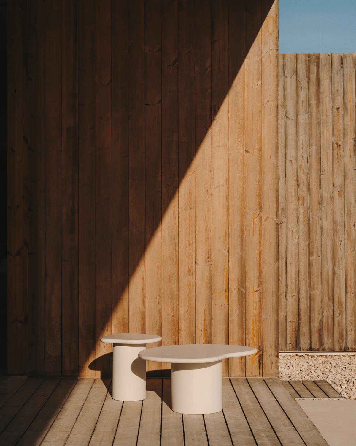 Eleganter Kave Home Couchtisch aus weißem Zement, 83x77 cm.
