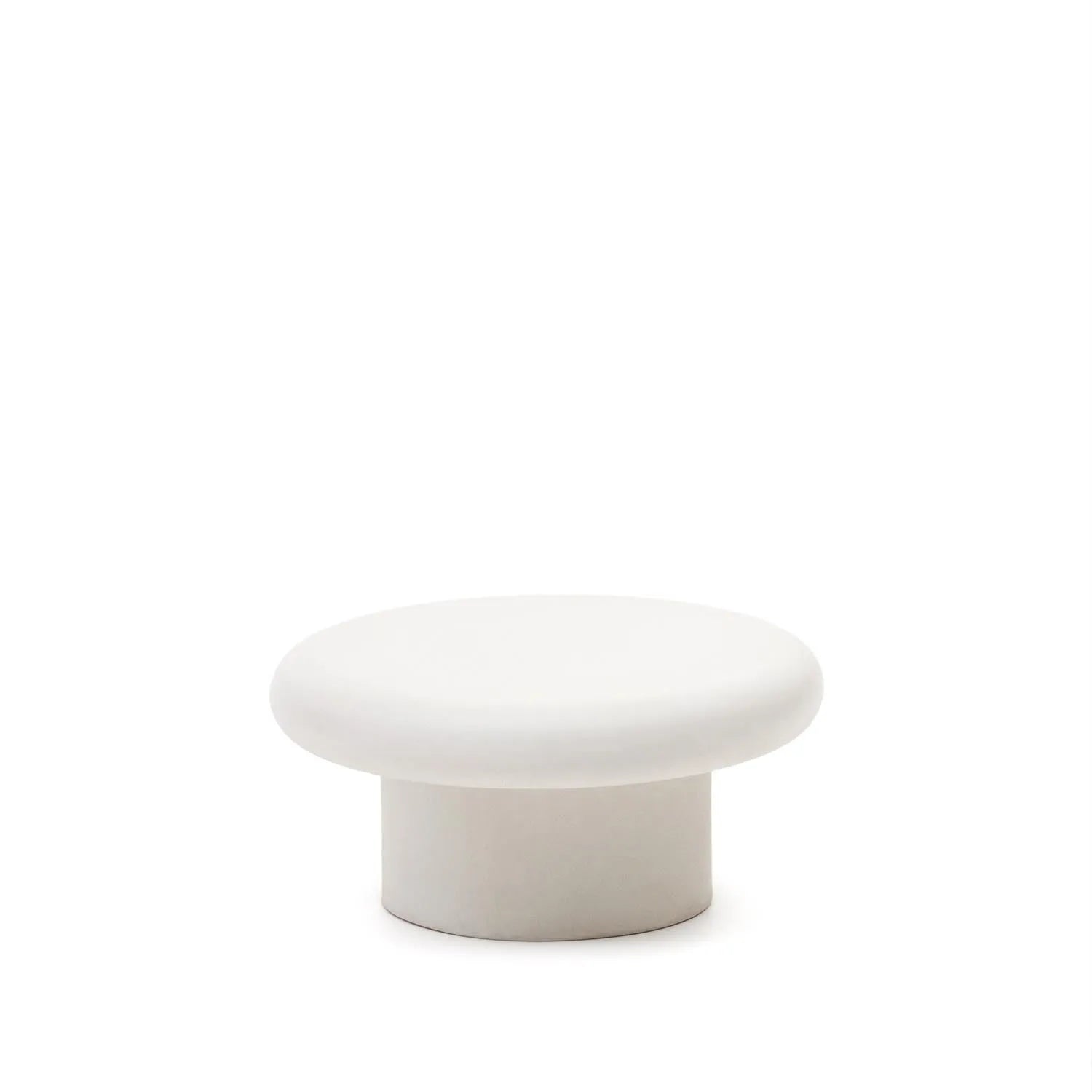 Addaia Couchtisch Ø 66 cm aus weißem Zement: stilvoll, wetterfest, vielseitig für drinnen & draußen, eleganter Akzent.