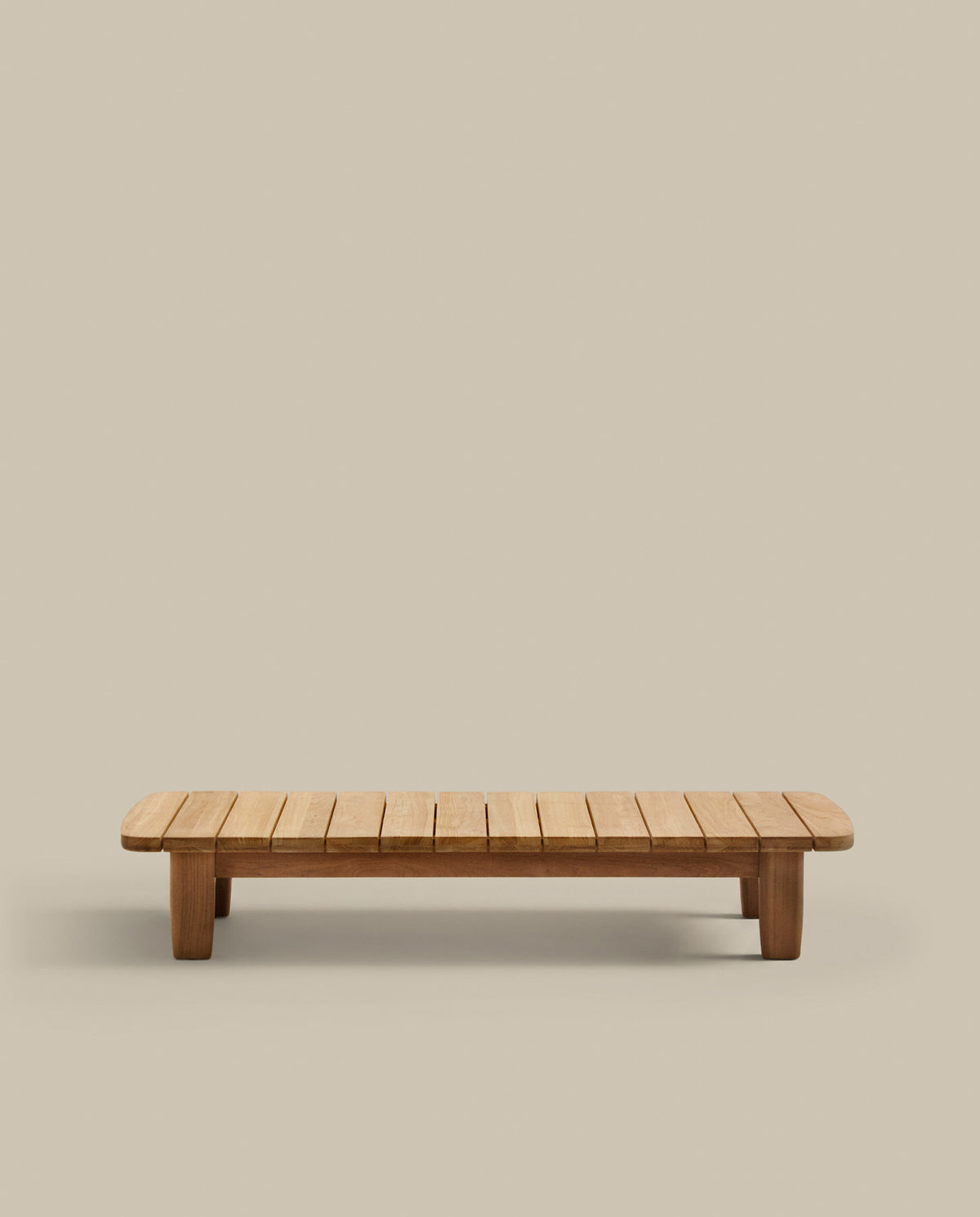 Tirant Couchtisch aus massivem Teakholz FSC 100% 140 x 70 cm in Natur präsentiert im Onlineshop von KAQTU Design AG. Loungetisch ist von Kave Home