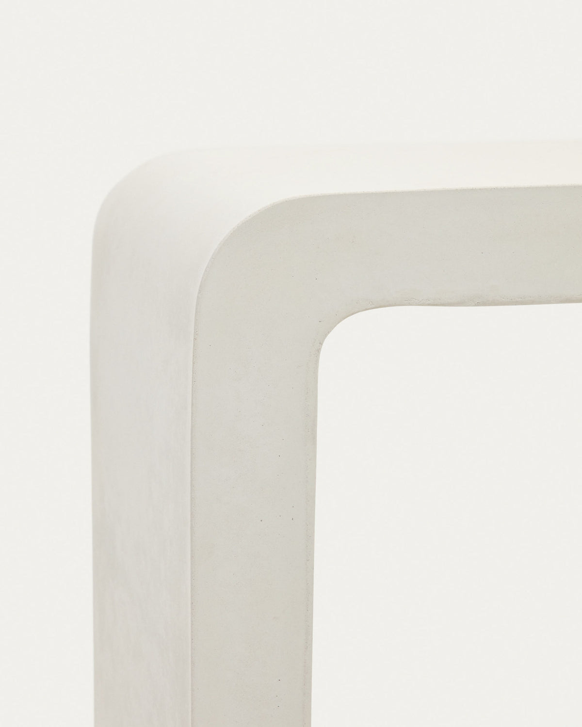 Aiguablava Konsole aus Zement in Weiss 120 x 80 cm in Weiss präsentiert im Onlineshop von KAQTU Design AG. Gartentisch ist von Kave Home