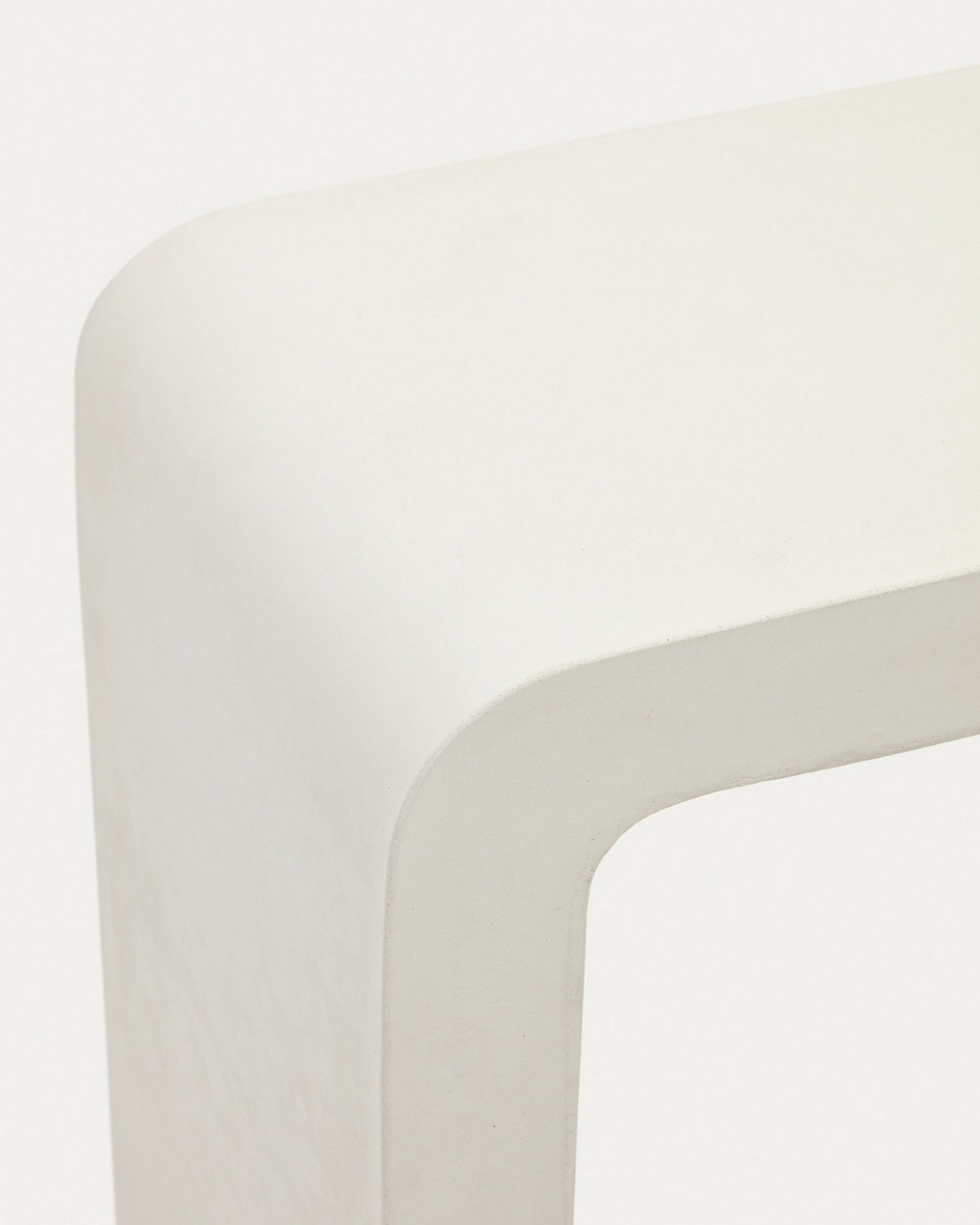 Aiguablava Konsole aus Zement in Weiss 120 x 80 cm in Weiss präsentiert im Onlineshop von KAQTU Design AG. Gartentisch ist von Kave Home
