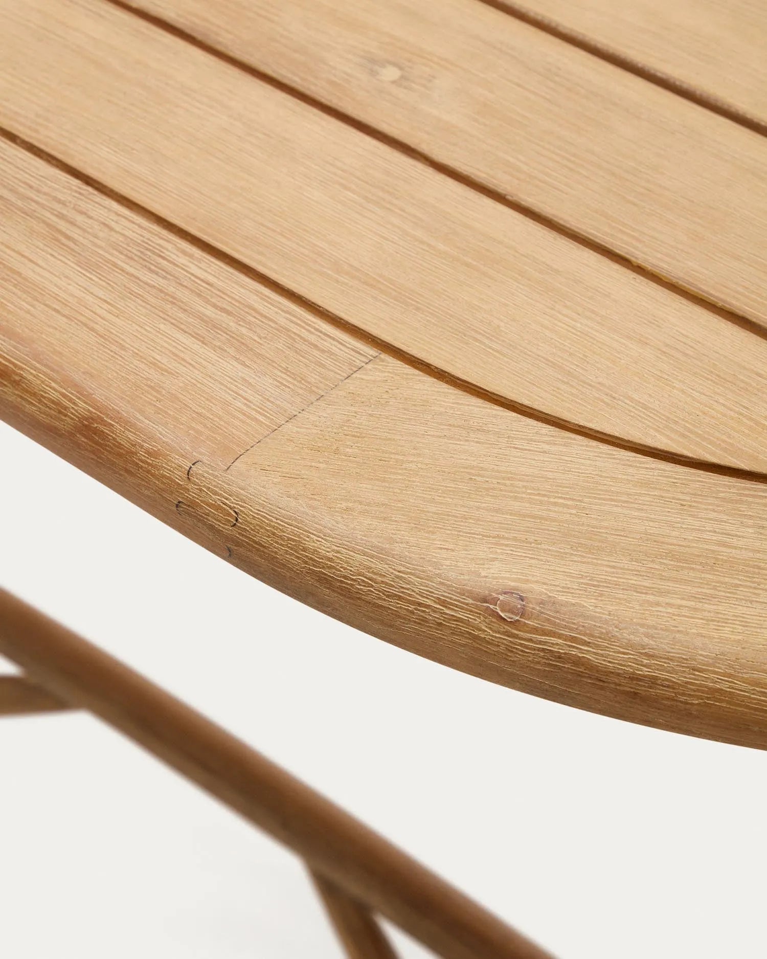 Eleganter Klapptisch aus Akazienholz, robust und wetterfest, ideal für kleine Balkone. FSC-zertifiziert, umweltfreundlich.