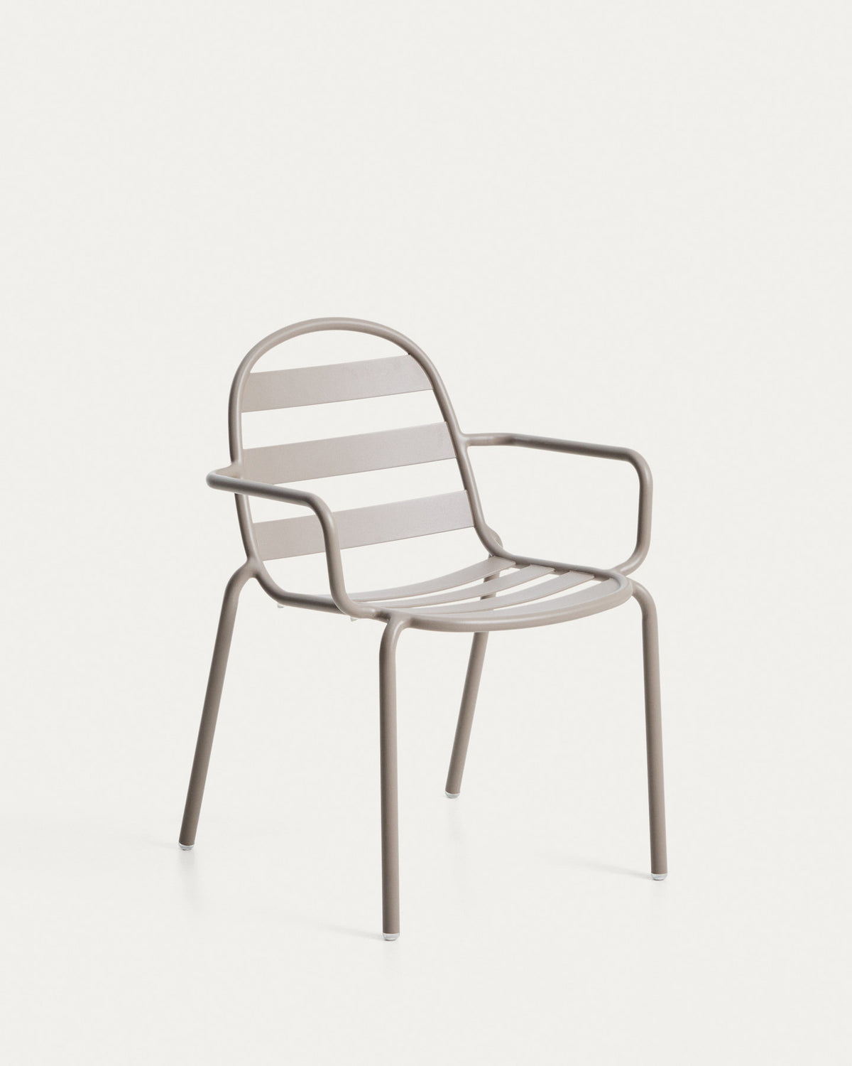 Stapelbarer Outdoor-Stuhl Joncols aus Aluminium mit lackiertem Finish in Taupe in Taupe präsentiert im Onlineshop von KAQTU Design AG. Gartenstuhl ist von Kave Home