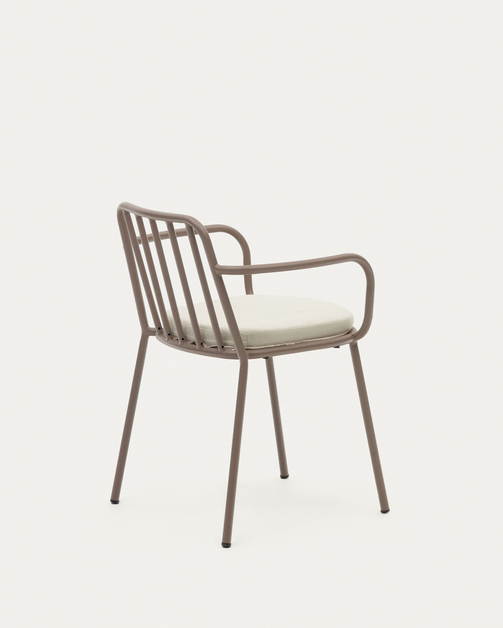 Der Bramant Stuhl in Helllila vereint modernes Design mit Funktionalität und ist ideal für stilvolle Aussenbereiche.