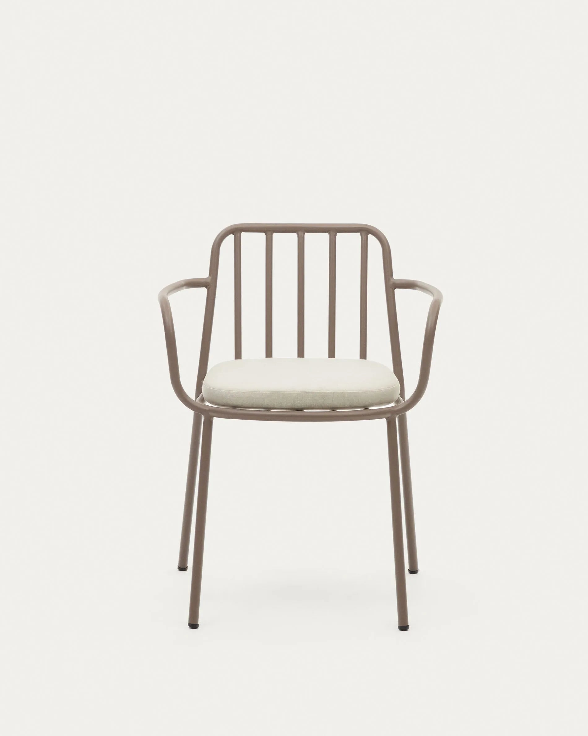 Der Bramant Stuhl in Helllila vereint modernes Design mit Funktionalität und ist ideal für stilvolle Außenbereiche.
