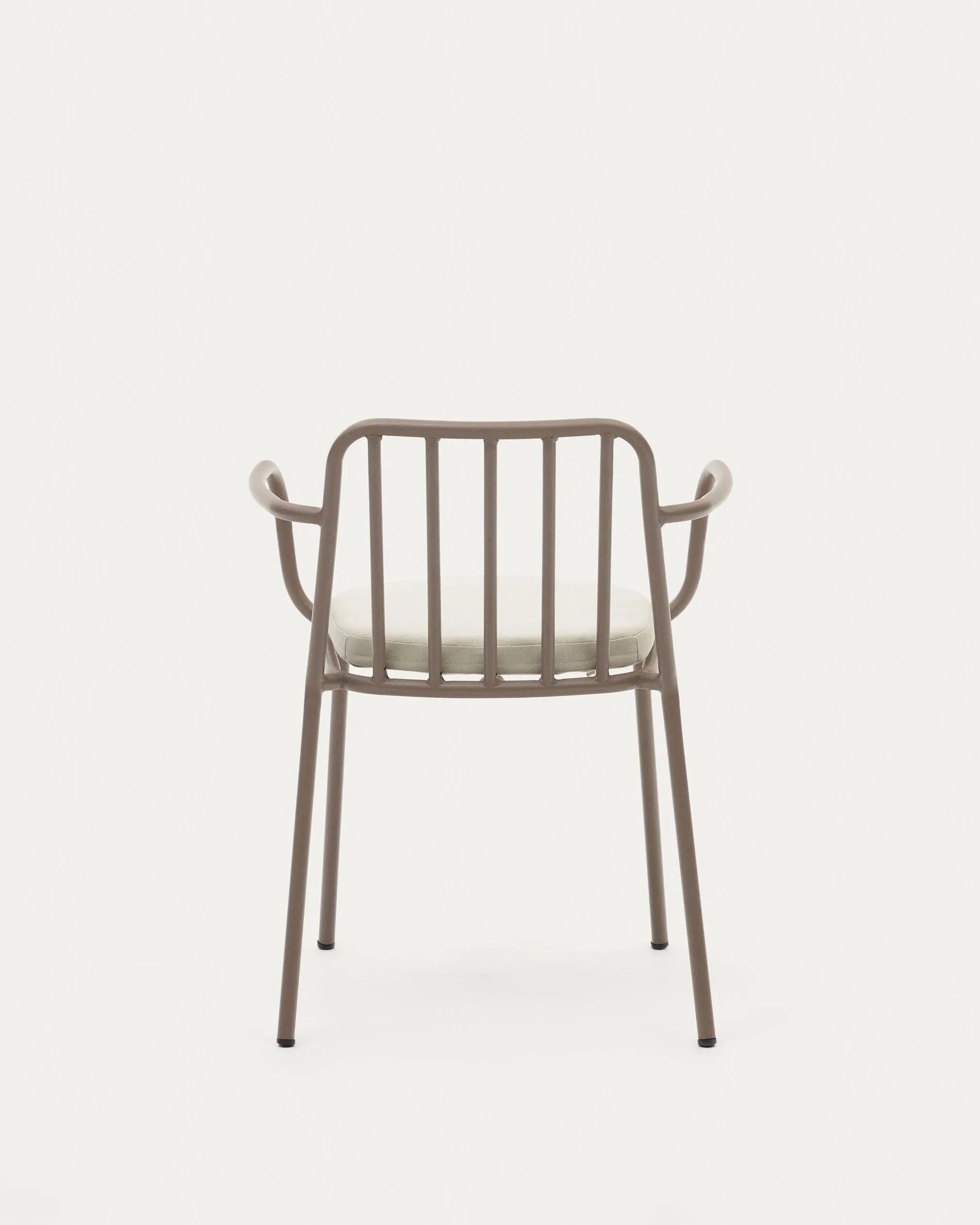 Der Bramant Stuhl in Helllila vereint modernes Design mit Funktionalität und ist ideal für stilvolle Außenbereiche.