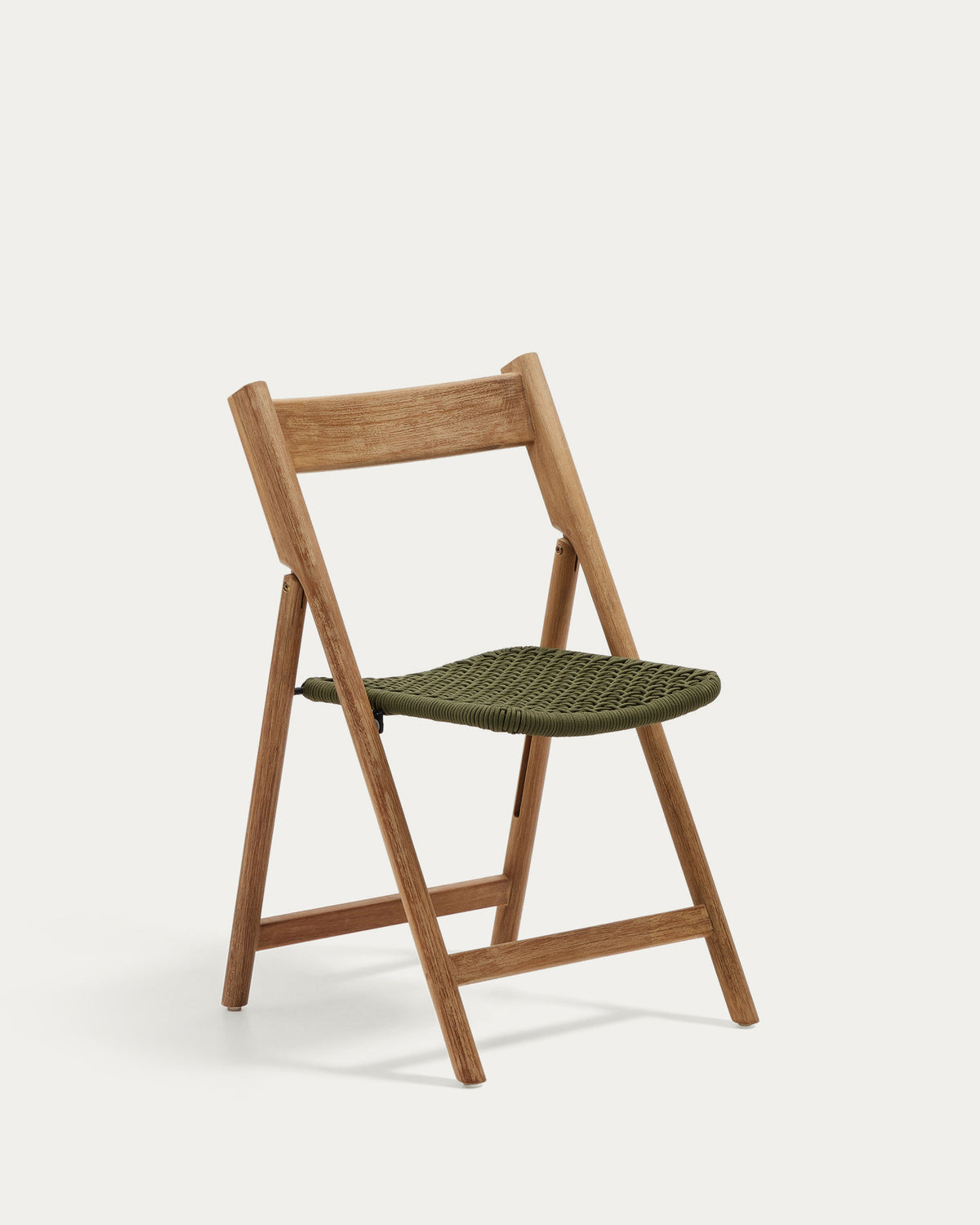 Klappstuhl Dandara aus Akazienmassivholz und einer Stahlstruktur mit geflochtener Sitzfläche in grün FSC 100% in Natur, Grün präsentiert im Onlineshop von KAQTU Design AG. Gartenstuhl ist von Kave Home