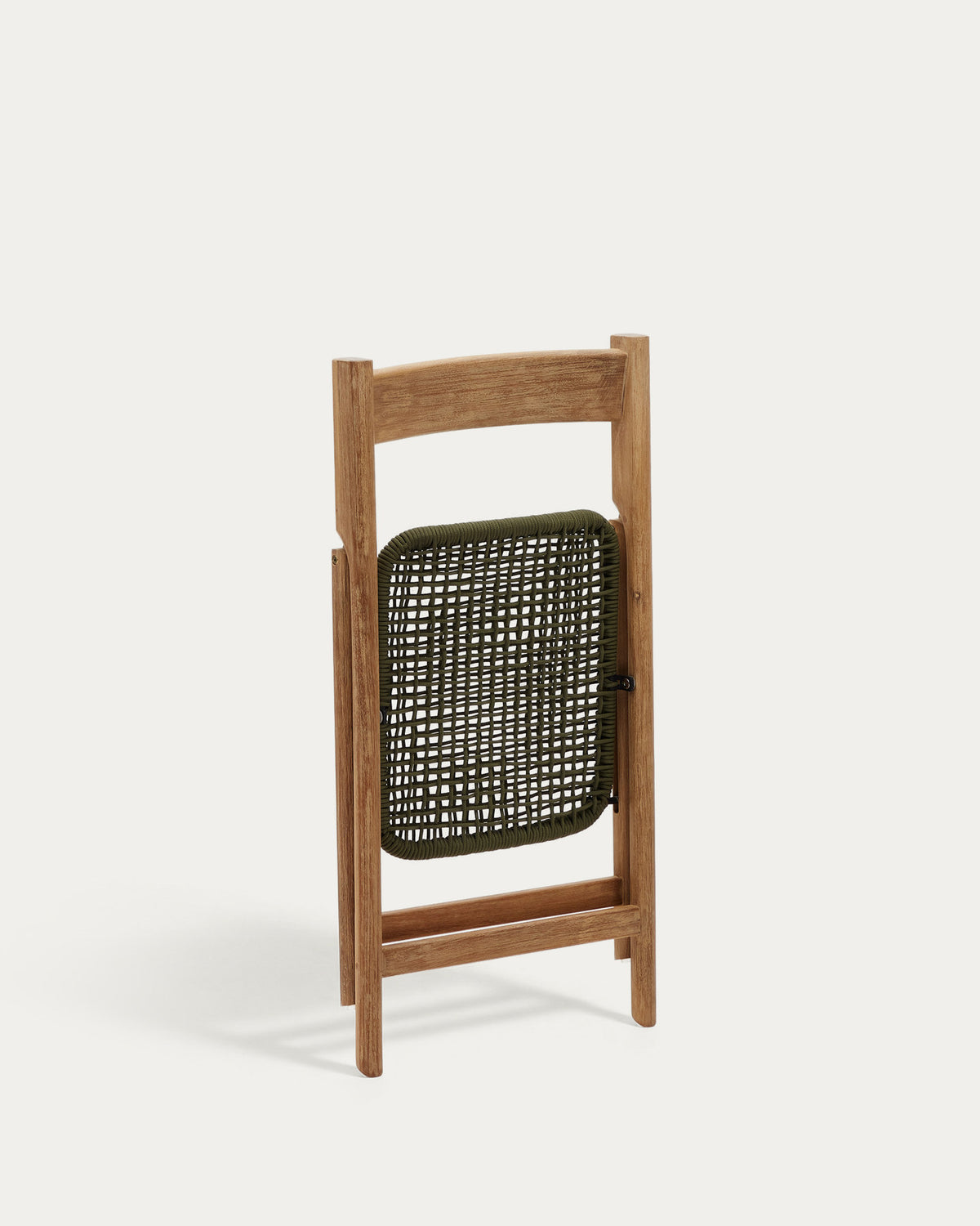 Klappstuhl Dandara aus Akazienmassivholz und einer Stahlstruktur mit geflochtener Sitzfläche in grün FSC 100% in Natur, Grün präsentiert im Onlineshop von KAQTU Design AG. Gartenstuhl ist von Kave Home