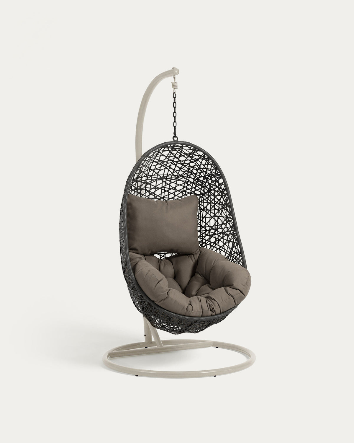 Hängesessel Florina in Dunkelgrau mit Standfuss in Hellgrau in Grau präsentiert im Onlineshop von KAQTU Design AG. Hängestuhl ist von Kave Home