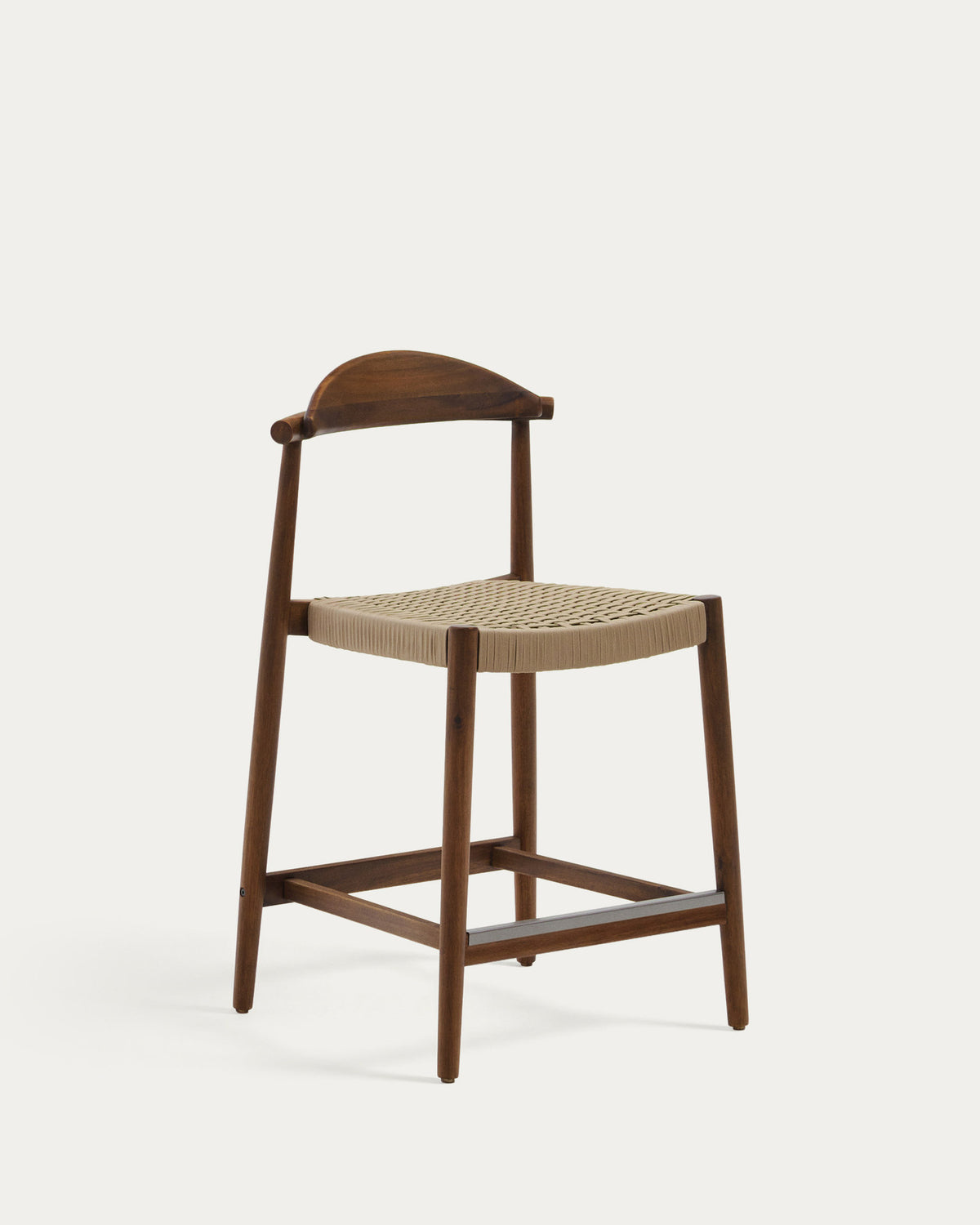 Nina Hocker massives Akazienholz nussbaumfarbenes Finish Seil beige Höhe 62 cm FSC 100% in Natur, Beige präsentiert im Onlineshop von KAQTU Design AG. Outdoor-Barstuhl ist von Kave Home