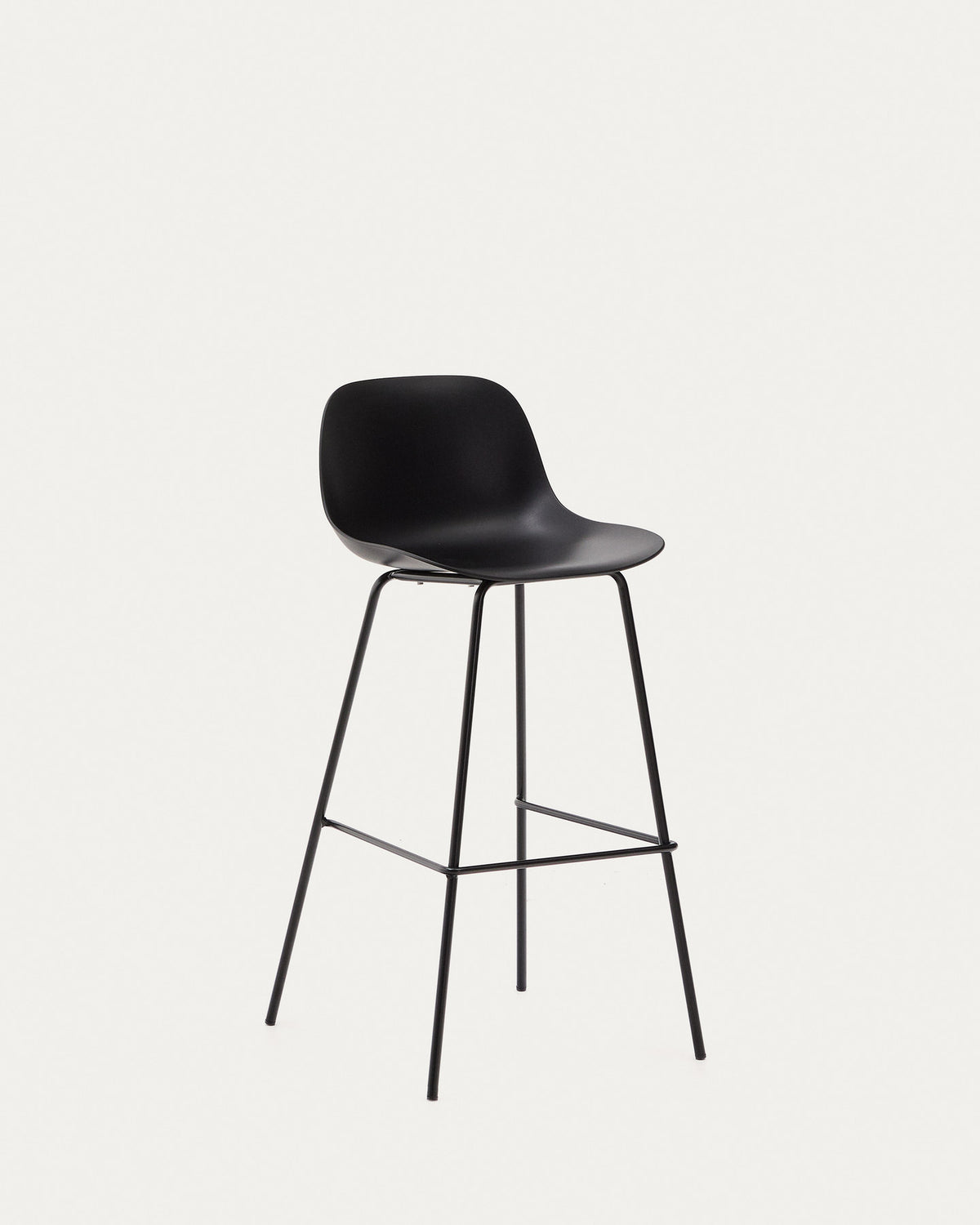 Altea schwarzer Hocker mit schwarz lackierten Stahlbeinen 75 cm in Schwarz präsentiert im Onlineshop von KAQTU Design AG. Outdoor-Barstuhl ist von Kave Home