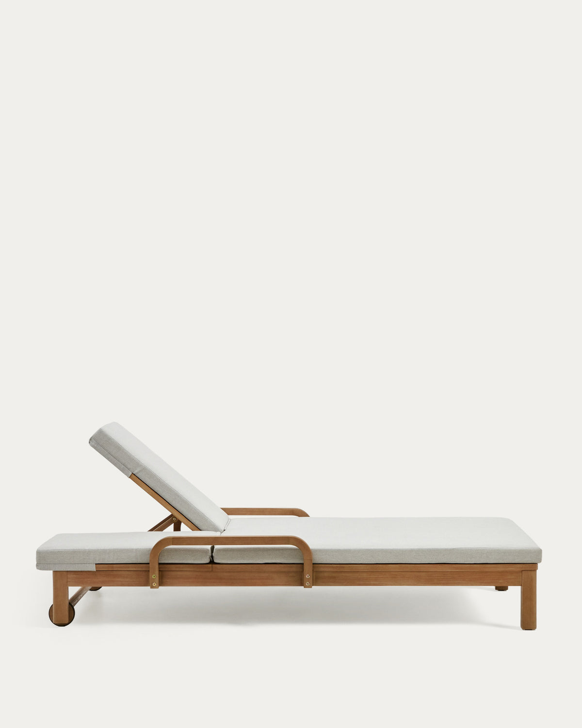 Sonsaura Doppelliege aus massivem Eukalyptusholz FSC 100% in Natur, Grau präsentiert im Onlineshop von KAQTU Design AG. Lounge Sofa ist von Kave Home
