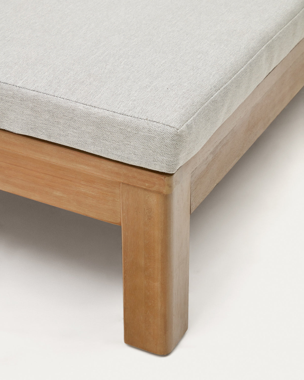 Sonsaura Doppelliege aus massivem Eukalyptusholz FSC 100% in Natur, Grau präsentiert im Onlineshop von KAQTU Design AG. Lounge Sofa ist von Kave Home
