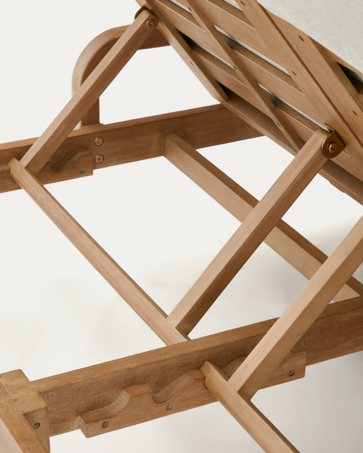 Sonsaura Doppelliege aus massivem Eukalyptusholz FSC 100% in Natur, Grau präsentiert im Onlineshop von KAQTU Design AG. Lounge Sofa ist von Kave Home