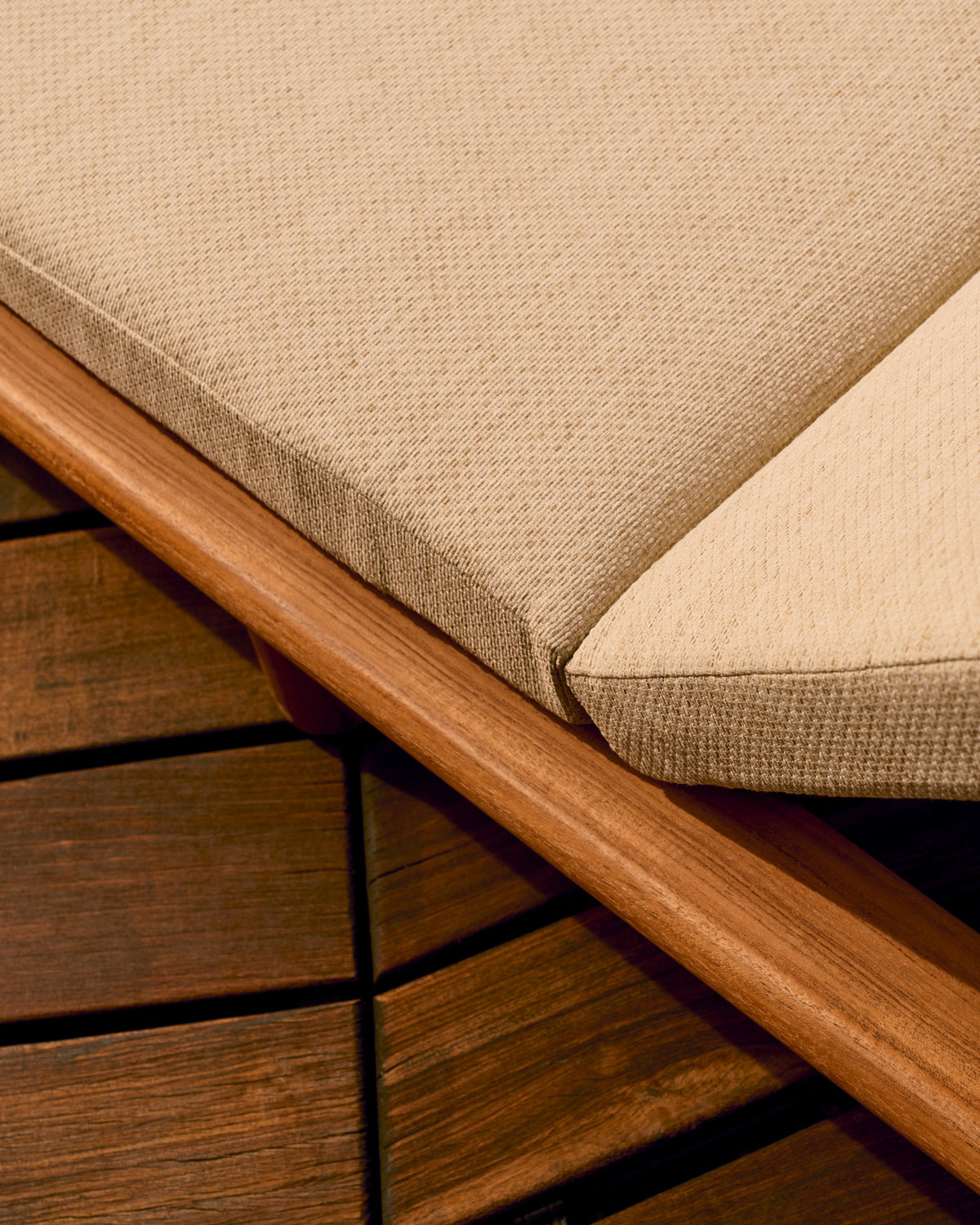Turqueta Liege aus massivem Teakholz FSC 100% in Natur, Beige präsentiert im Onlineshop von KAQTU Design AG. Liegestuhl ist von Kave Home