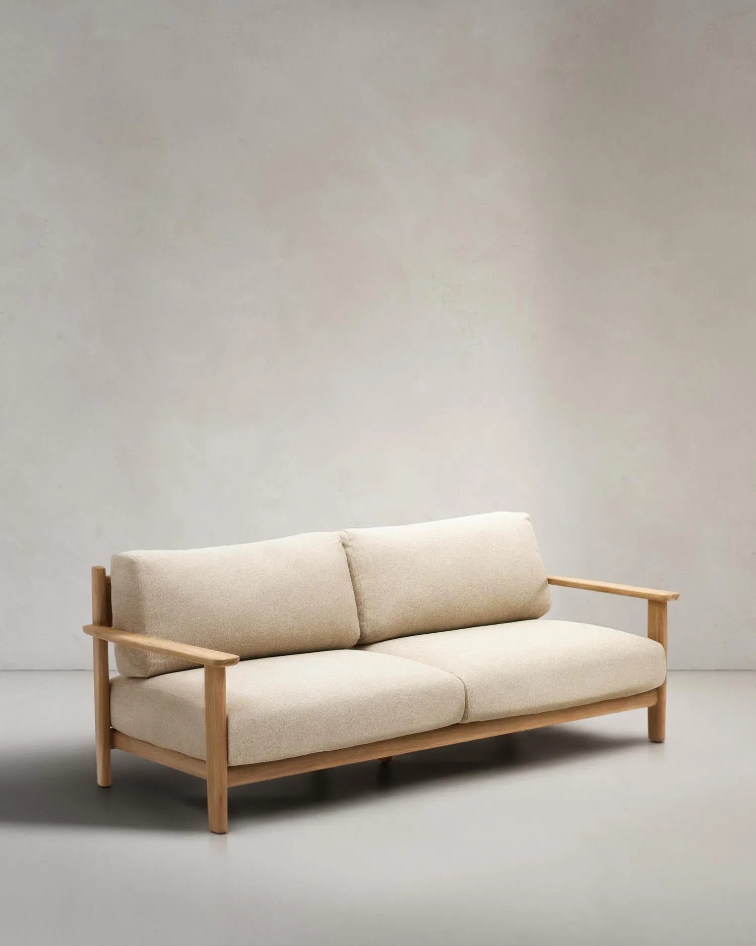 Elegantes 3-Sitzer-Sofa aus FSC-zertifiziertem Teakholz, ideal für stilvolle und nachhaltige Wohnräume.