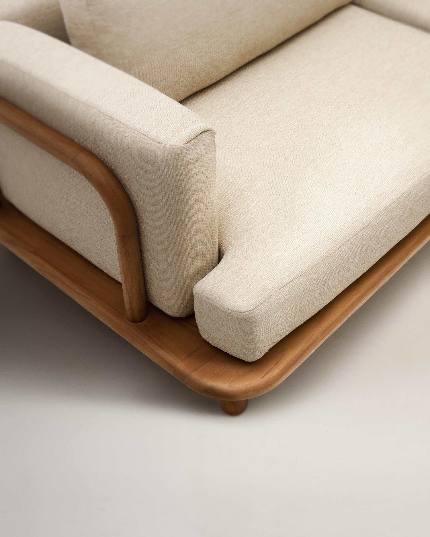 Stilvolles 3-Sitzer-Sofa aus nachhaltigem FSC-Teakholz, 230 cm breit, perfekt für moderne und umweltfreundliche Wohnräume.