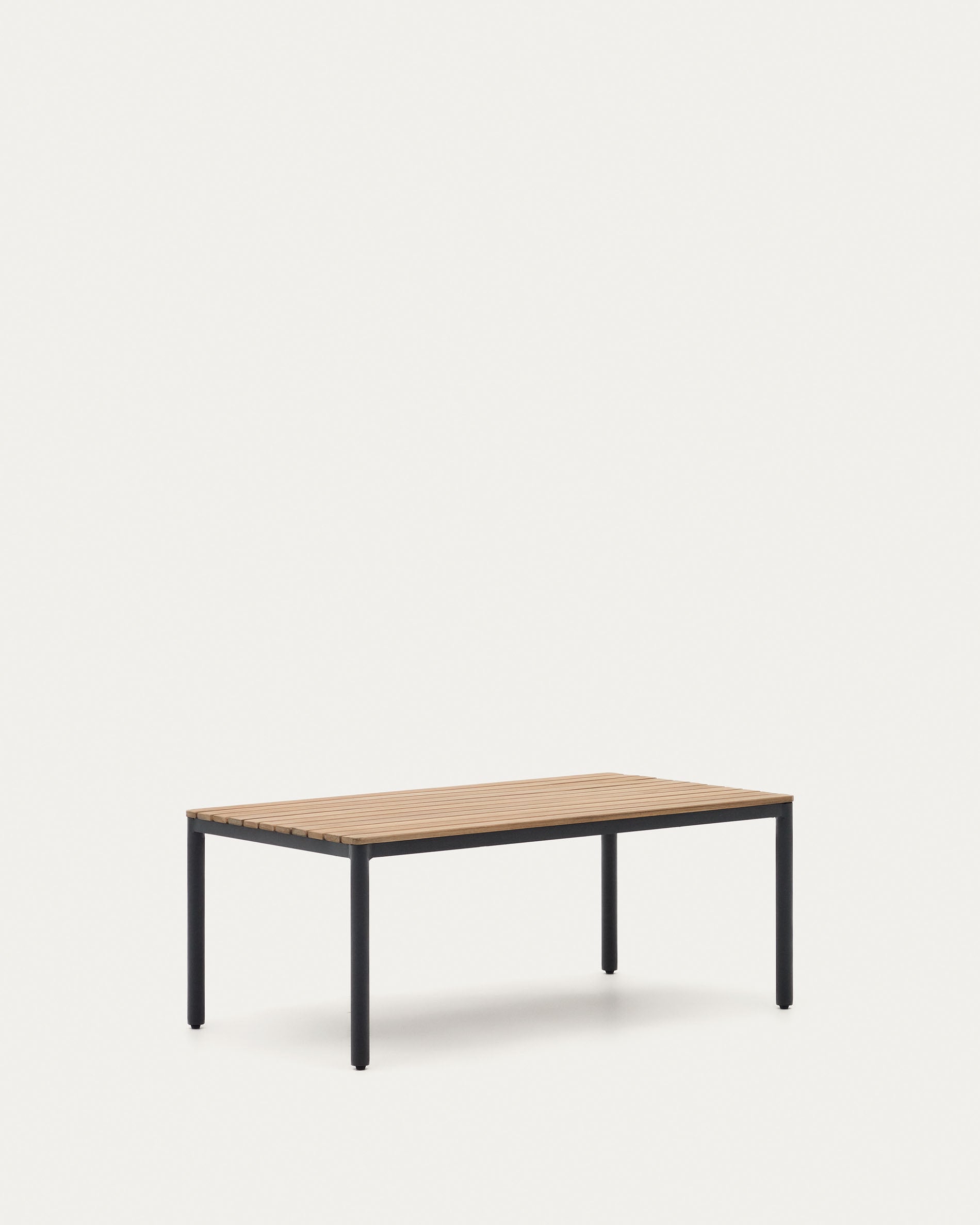 Modernes Gartenmöbel-Set aus Aluminium und FSC-zertifiziertem Akazienholz, mit Sofa, Sesseln und Couchtisch für stilvolle Aussenbereiche.