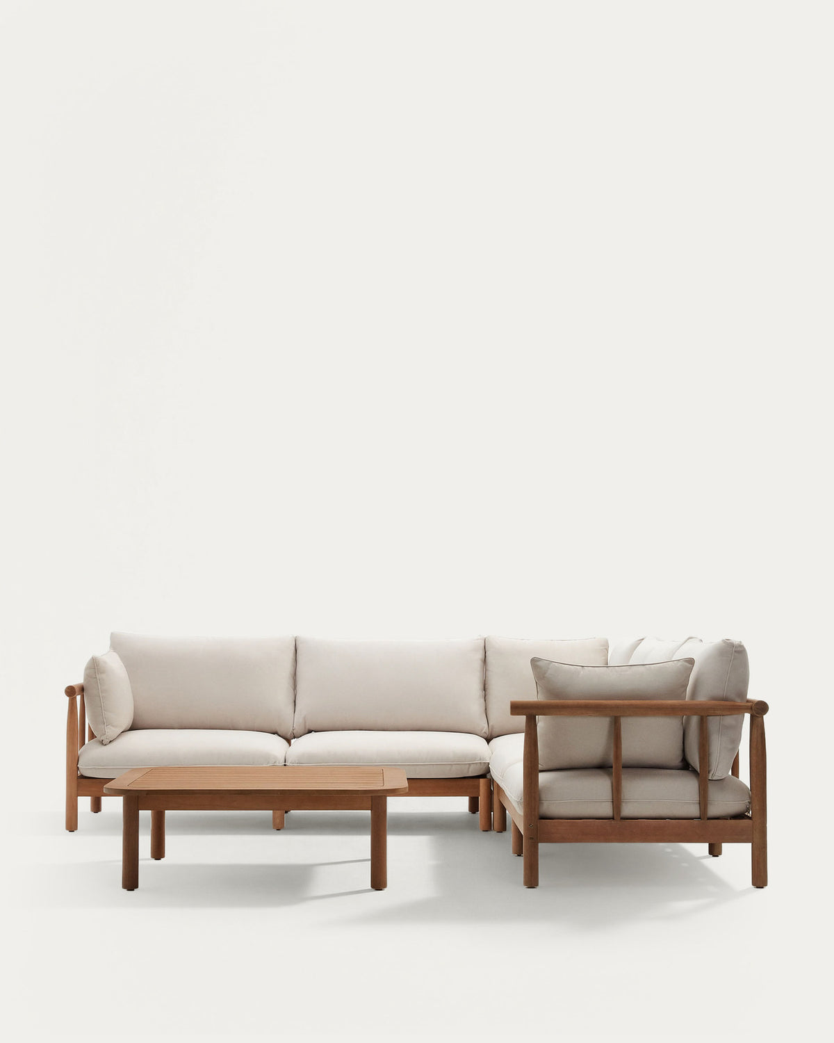Sacova Set aus 5-Sitzer-Ecksofa und Couchtisch massives Eukalyptusholz FSC 100% in Natur präsentiert im Onlineshop von KAQTU Design AG. Loungeset ist von Kave Home