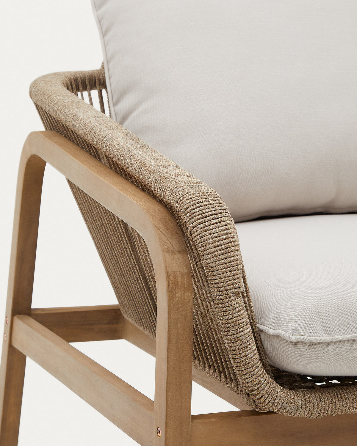 Vellana Set aus 3-Sitzer-Sofa, 2 Sesseln und Couchtisch aus massivem Akazienholz FSC 100% in Ecru, Beige, Natur, Weiss präsentiert im Onlineshop von KAQTU Design AG. Loungeset ist von Kave Home