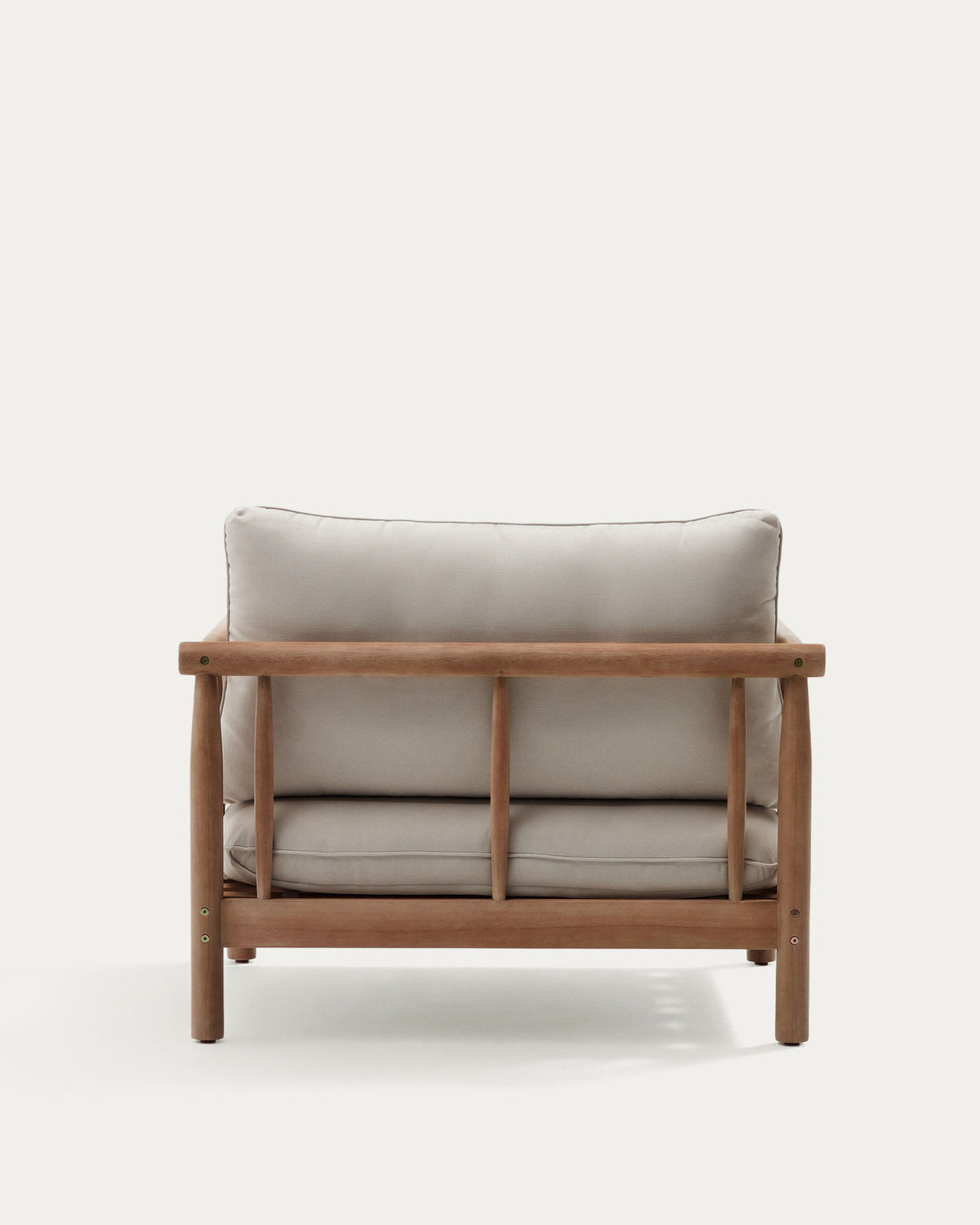Sacova Sessel aus massivem Eukalyptusholz FSC 100% in Natur präsentiert im Onlineshop von KAQTU Design AG. Outdoor-Sessel mit Armlehnen ist von Kave Home