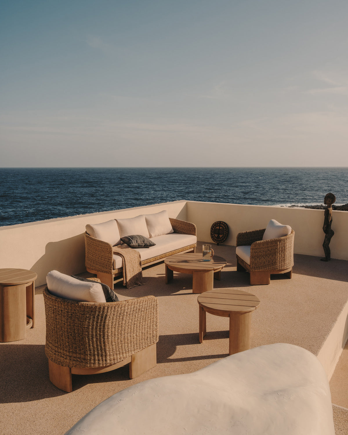 Xoriguer 3-Sitzer-Sofa aus synthetischem Rattan und massivem Eukalyptusholz FSC 100% 223 cm in Natur, Beige präsentiert im Onlineshop von KAQTU Design AG. Lounge Sofa ist von Kave Home