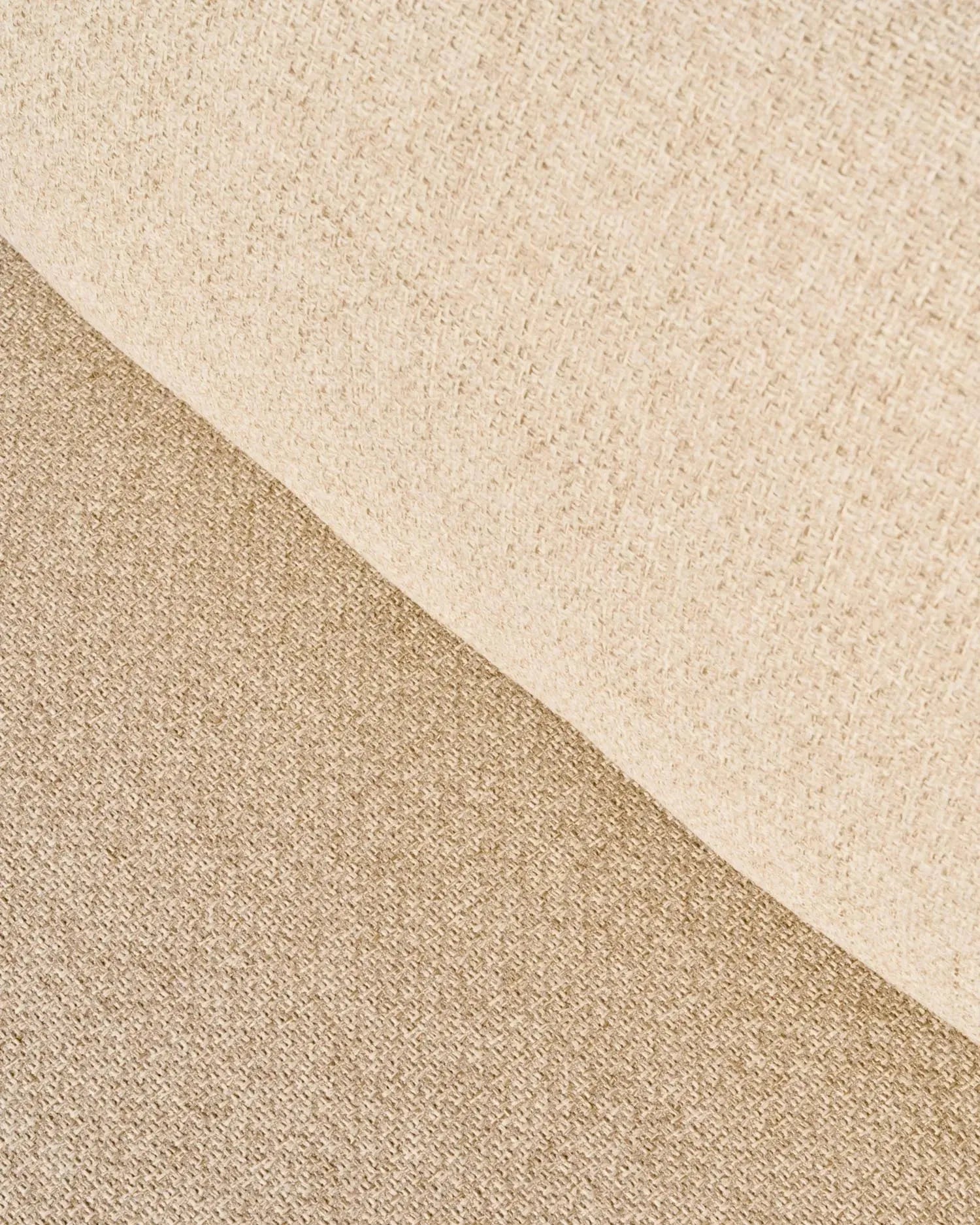 Tirant Sessel aus FSC-zertifiziertem Teakholz von Kave Home, stilvoll und nachhaltig, ideal für moderne Wohnräume.