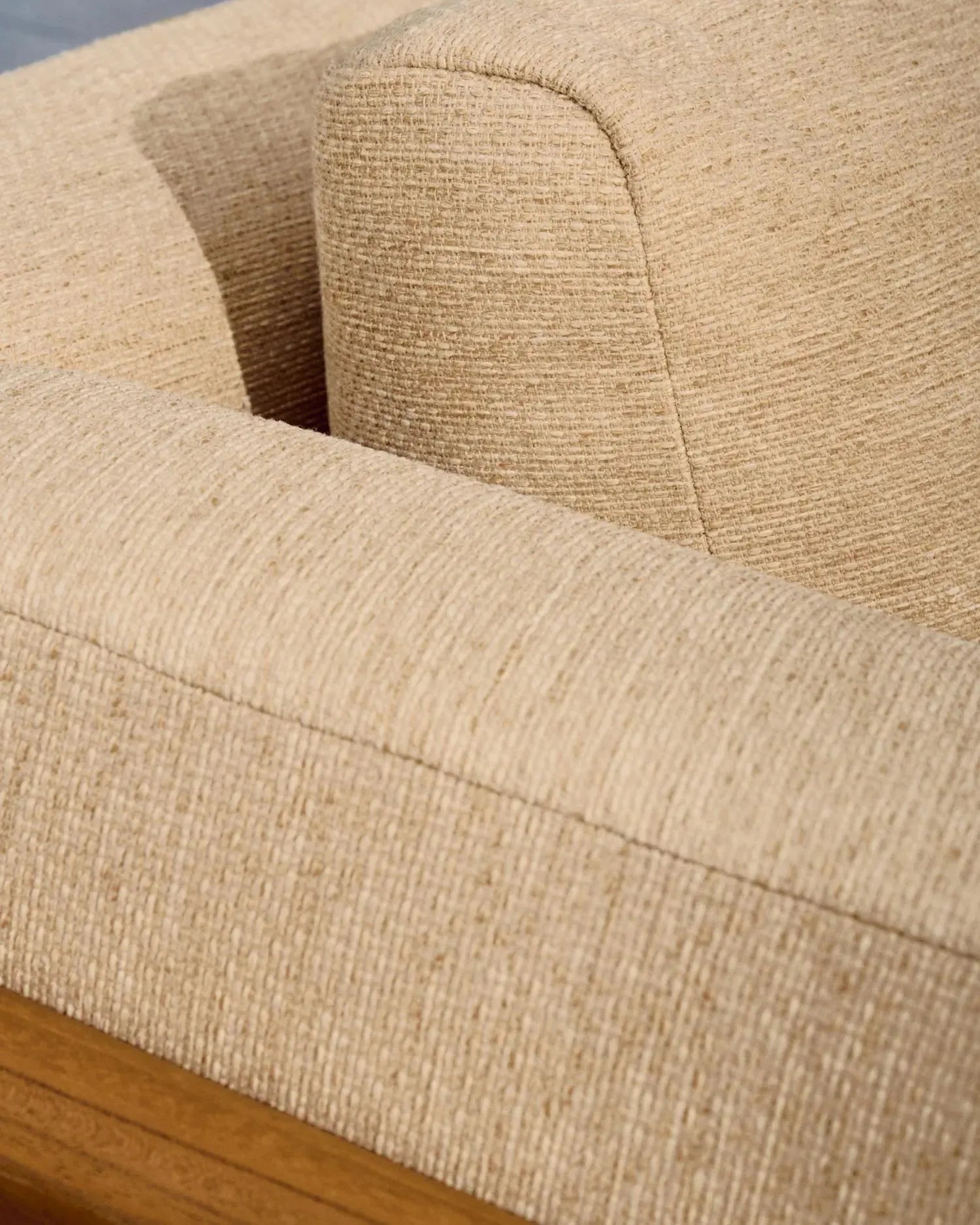 Turqueta Sessel aus 100% FSC-zertifiziertem Teakholz, nachhaltig und stilvoll, ideal für moderne und umweltbewusste Einrichtungen.