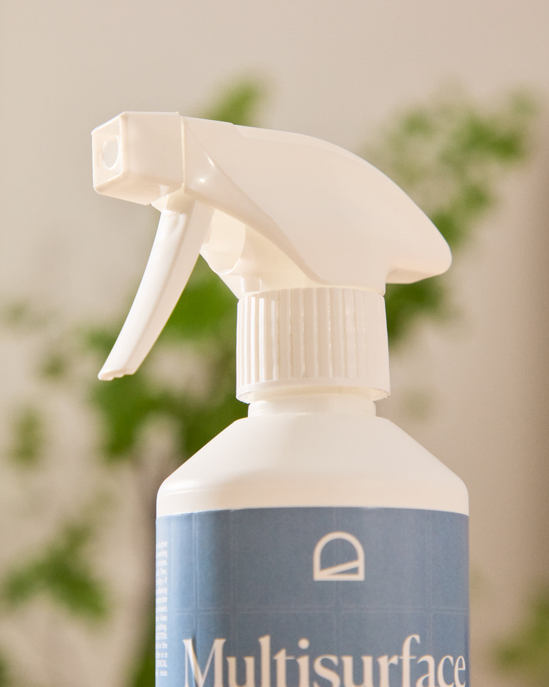 Multi-Flächen-Reiniger Sterina für den Aussenbereich 500 ml in Blau präsentiert im Onlineshop von KAQTU Design AG. Reinigungsmittel ist von Kave Home