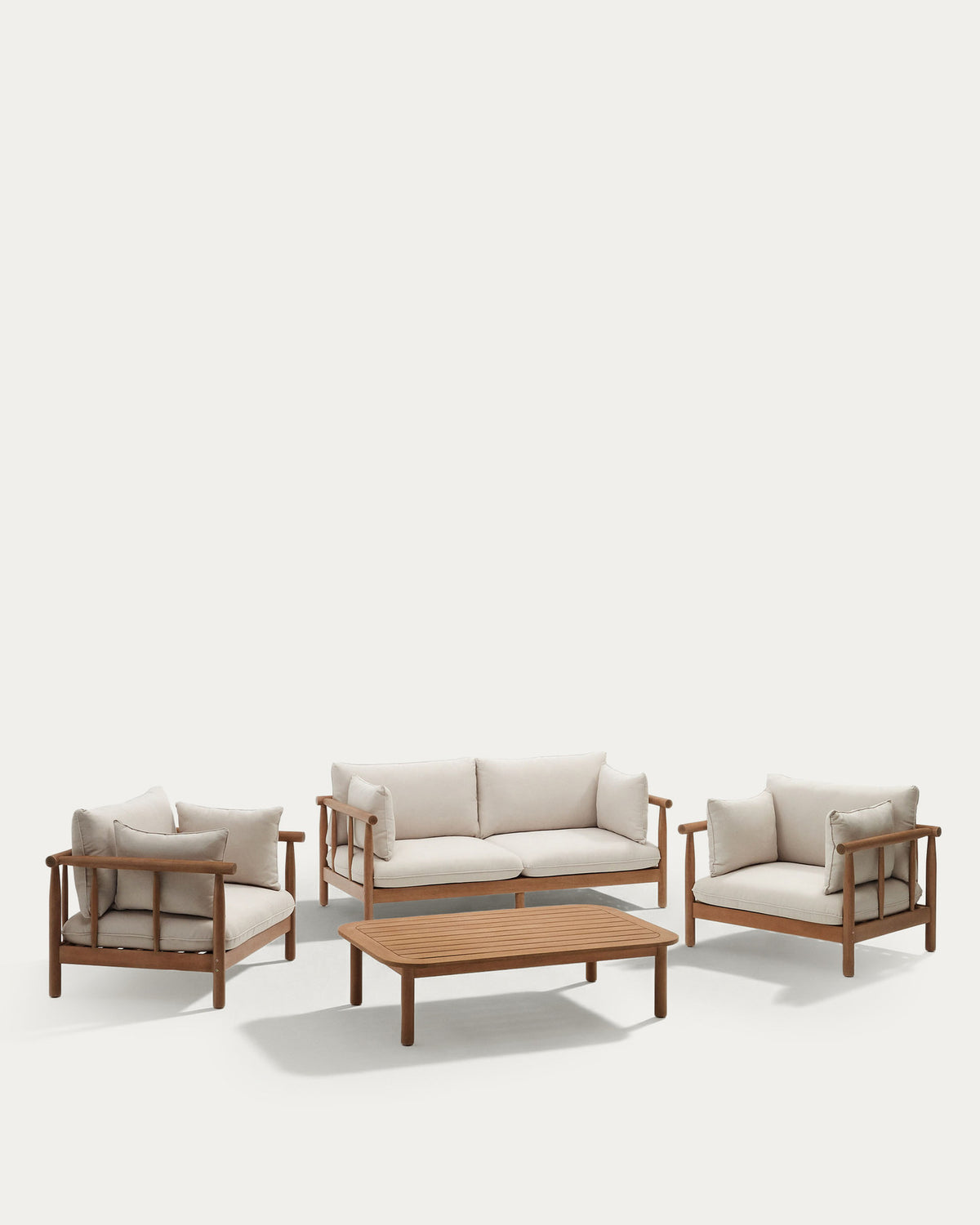 Set Sacova 2 Sesseln, 2-Sitzer-Sofa und Couchtisch massives Eukalyptusholz FSC 100% in Natur präsentiert im Onlineshop von KAQTU Design AG. Loungeset ist von Kave Home