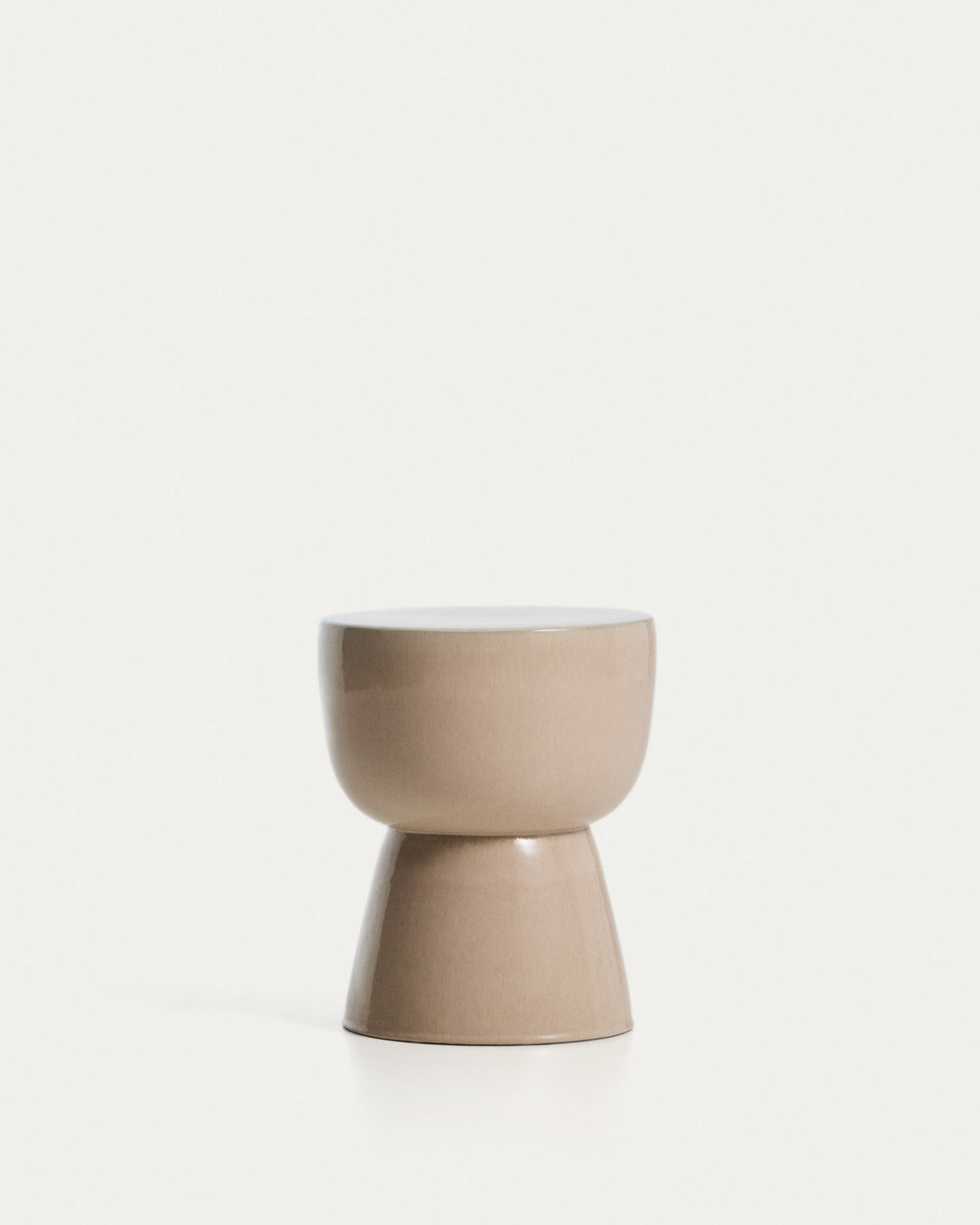 Outdoor-Beistelltisch Mesquida aus Keramik mit ecrufarbener Glasur, Ø 36 cm in Beige, Ecru, Hellgrau präsentiert im Onlineshop von KAQTU Design AG. Beistelltisch Outdoor ist von Kave Home