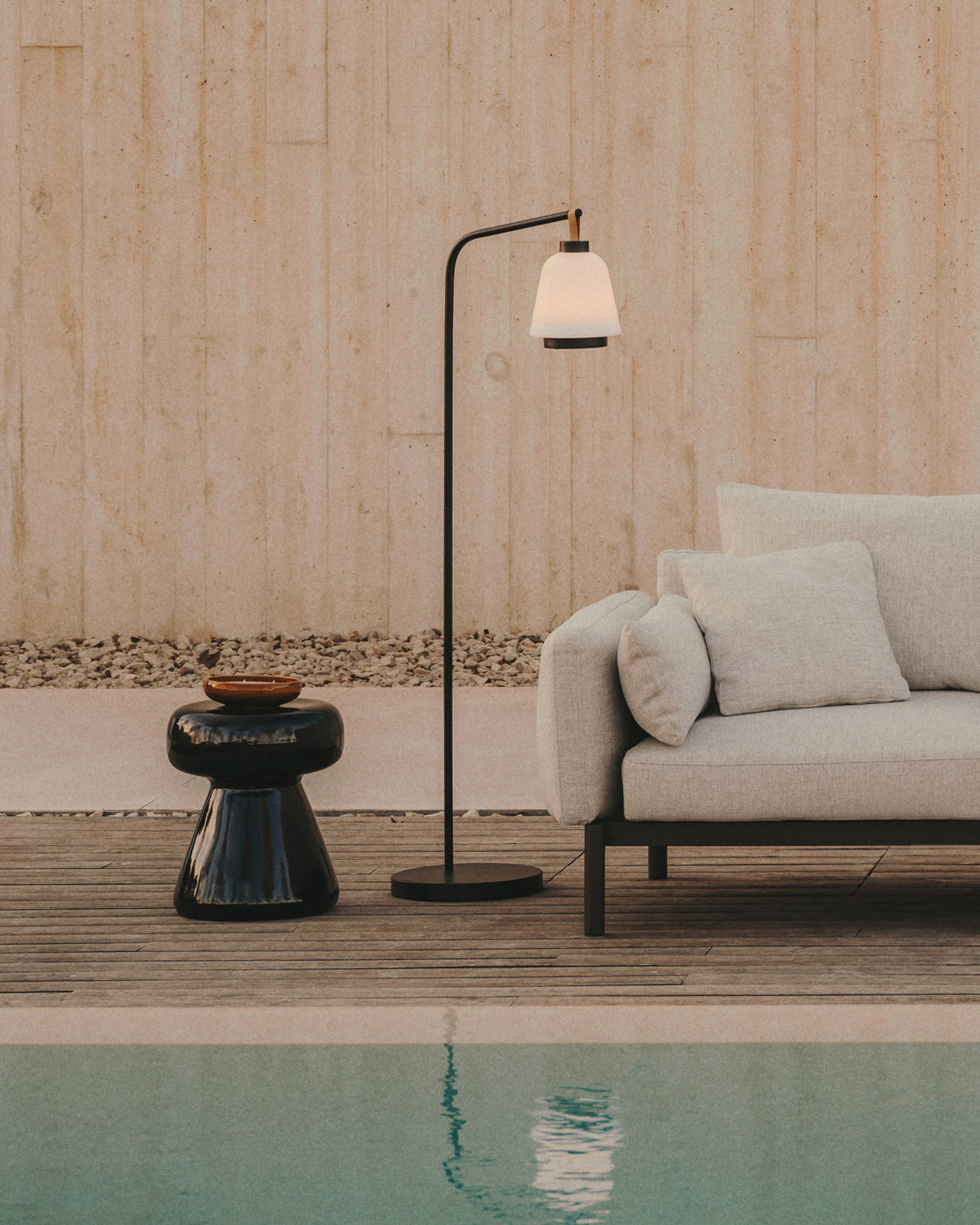 Manya Beistelltisch aus schwarzem Keramik Ø 38 cm in Schwarz präsentiert im Onlineshop von KAQTU Design AG. Beistelltisch Outdoor ist von Kave Home