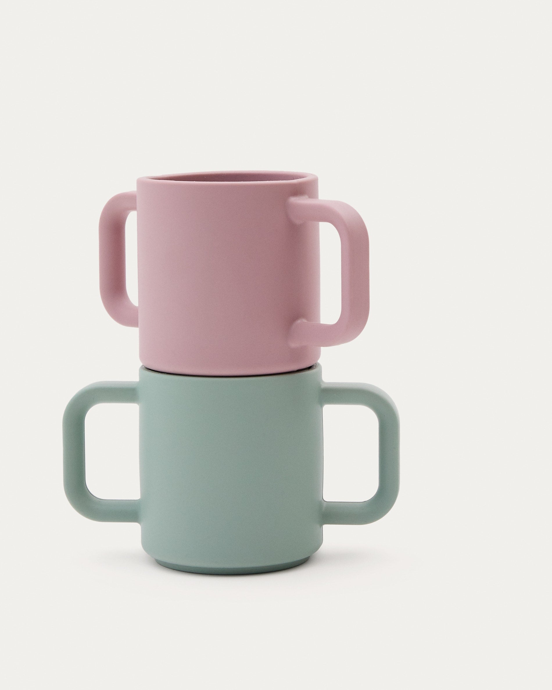 Set Lili aus 2 Tassen aus Silikon rosa und türkis in Türkis, Rosa präsentiert im Onlineshop von KAQTU Design AG. Geschirr Kids ist von Kave Home