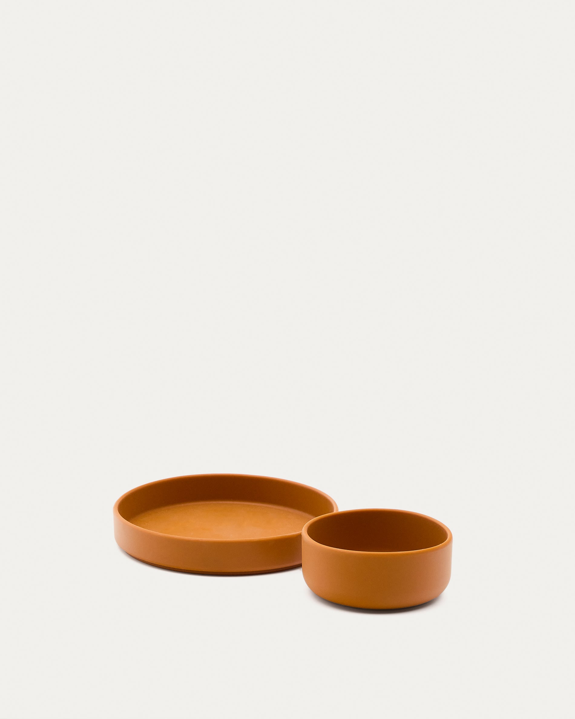 Set Lili aus Teller und Schüssel aus Silikon orange in Orange präsentiert im Onlineshop von KAQTU Design AG. Geschirr Kids ist von Kave Home