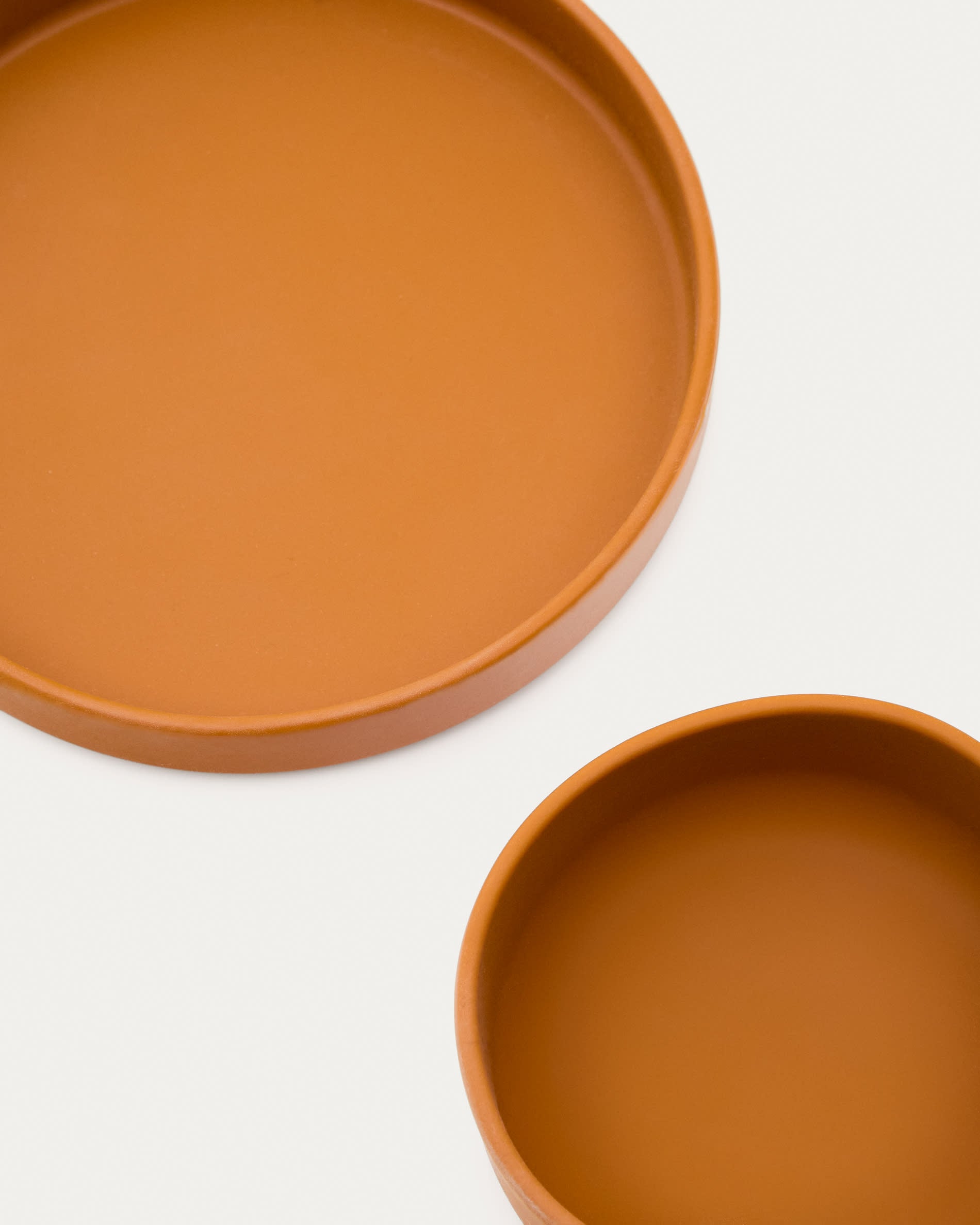 Set Lili aus Teller und Schüssel aus Silikon orange in Orange präsentiert im Onlineshop von KAQTU Design AG. Geschirr Kids ist von Kave Home