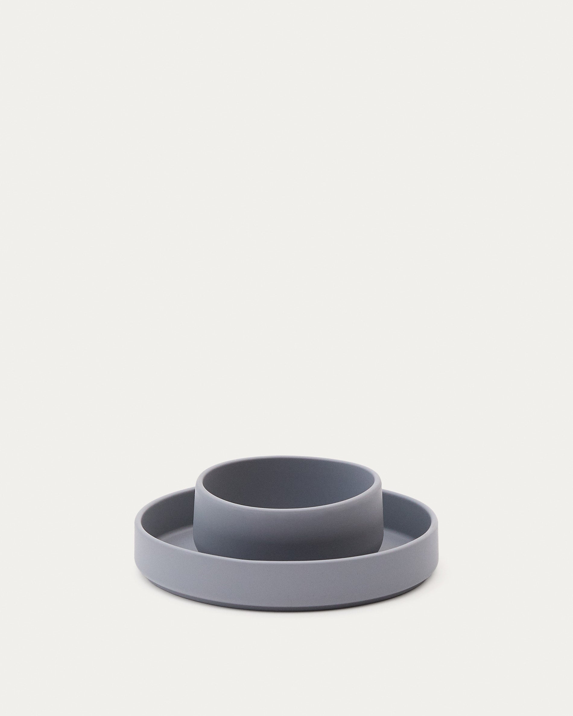 Set Lili aus Teller und Schüssel aus Silikon blau in Blau präsentiert im Onlineshop von KAQTU Design AG. Geschirr Kids ist von Kave Home