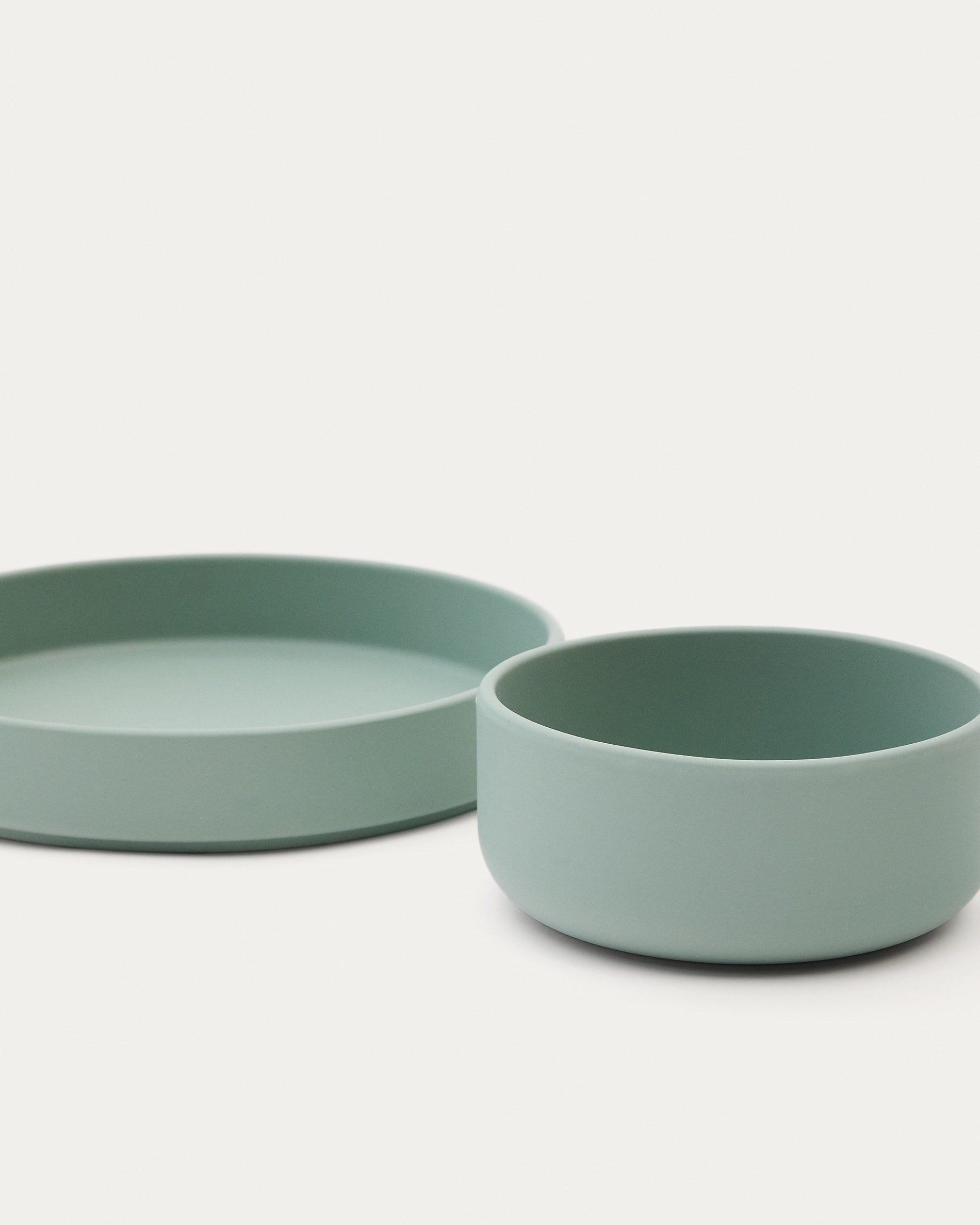 Set Lili aus Teller und Schüssel aus Silikon türkis in Türkis präsentiert im Onlineshop von KAQTU Design AG. Geschirr Kids ist von Kave Home