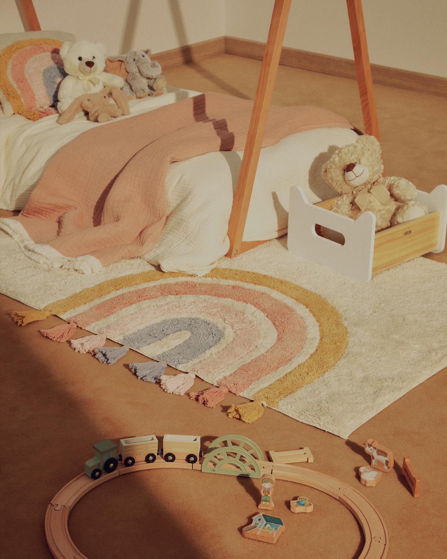 Tadea Teppich Baumwolle Regenbogen mehrfarbig 90 x 150 cm in Ecru präsentiert im Onlineshop von KAQTU Design AG. Teppich ist von Kave Home