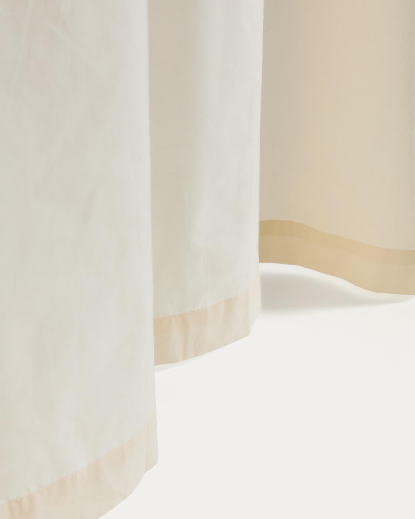 Vorhang Zelda aus 100 % Baumwolle in Weiß mit bunten Bändern, 135 x 270 cm in Weiß präsentiert im Onlineshop von KAQTU Design AG. Vorhang ist von Kave Home