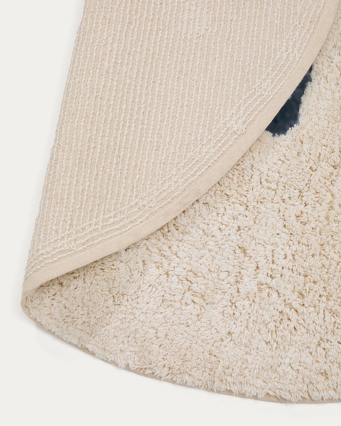 Runder beigefarbener Baumwollteppich Tandani mit blauem Elefanten, Ø 100 cm in Ecru präsentiert im Onlineshop von KAQTU Design AG. Teppich ist von Kave Home