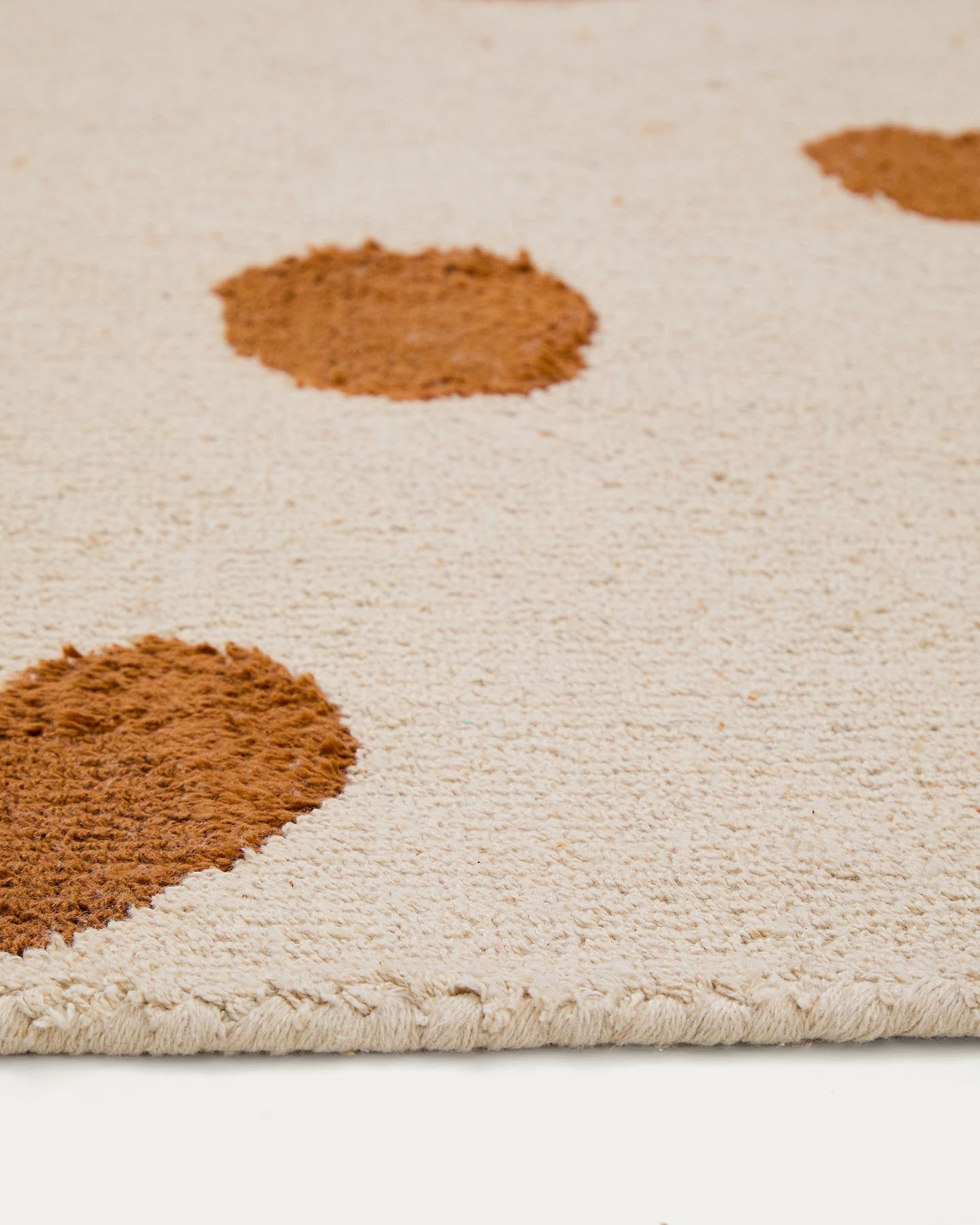 Beigefarbener Baumwollteppich Tandani mit Gepardendesign in Orange, 90 x 150 cm in Mehrfarbig präsentiert im Onlineshop von KAQTU Design AG. Teppich ist von Kave Home