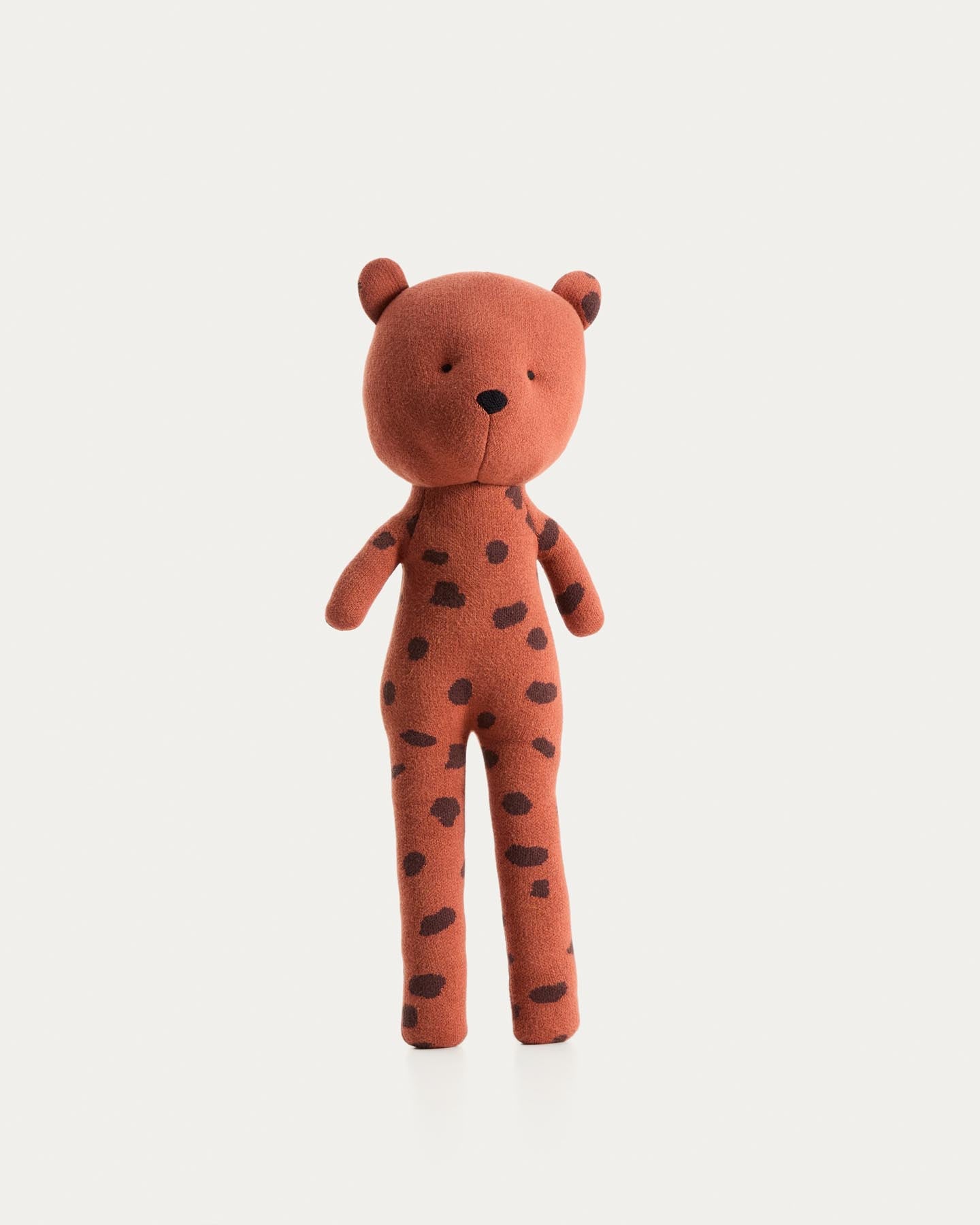Kuschelgepard Tandani aus orangem Strick in Orange präsentiert im Onlineshop von KAQTU Design AG. Spielzeug ist von Kave Home
