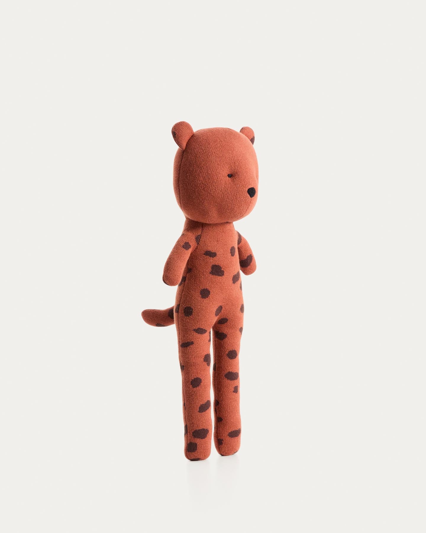 Kuschelgepard Tandani aus orangem Strick in Orange präsentiert im Onlineshop von KAQTU Design AG. Spielzeug ist von Kave Home