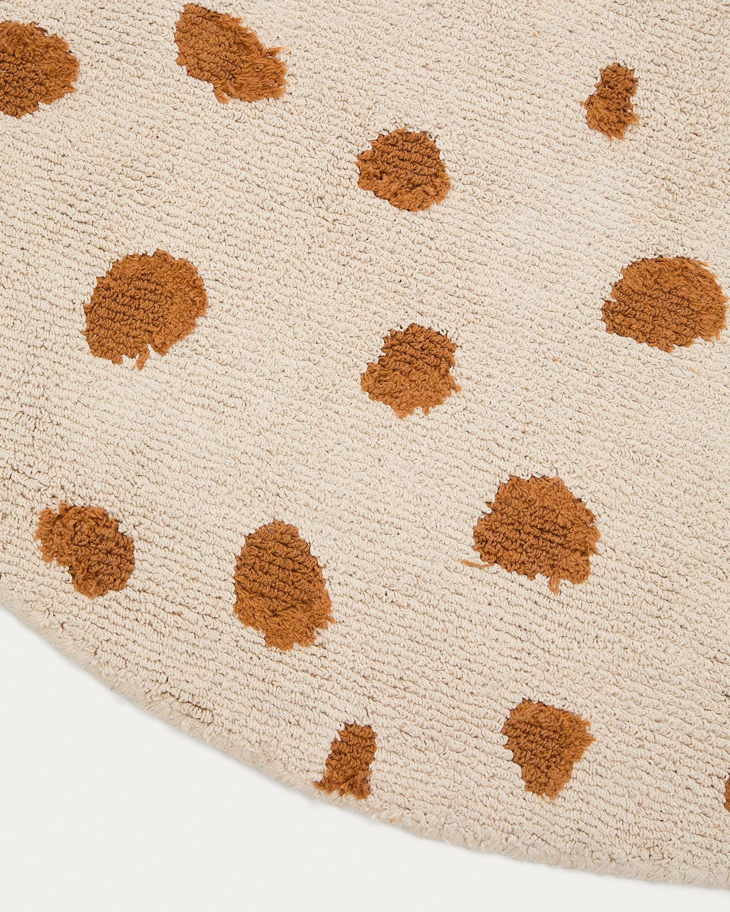 Runder beigefarbener Baumwollteppich Tandani mit Gepardendesign in Orange, Ø 100 cm in Mehrfarbig präsentiert im Onlineshop von KAQTU Design AG. Teppich ist von Kave Home