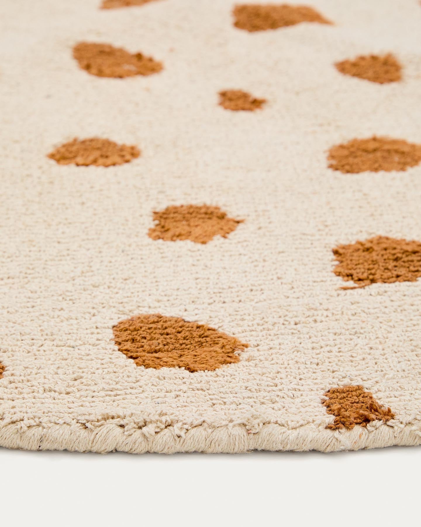 Runder beigefarbener Baumwollteppich Tandani mit Gepardendesign in Orange, Ø 100 cm in Mehrfarbig präsentiert im Onlineshop von KAQTU Design AG. Teppich ist von Kave Home